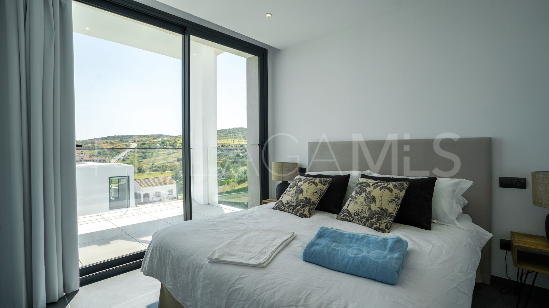 Villa for sale in Estepona