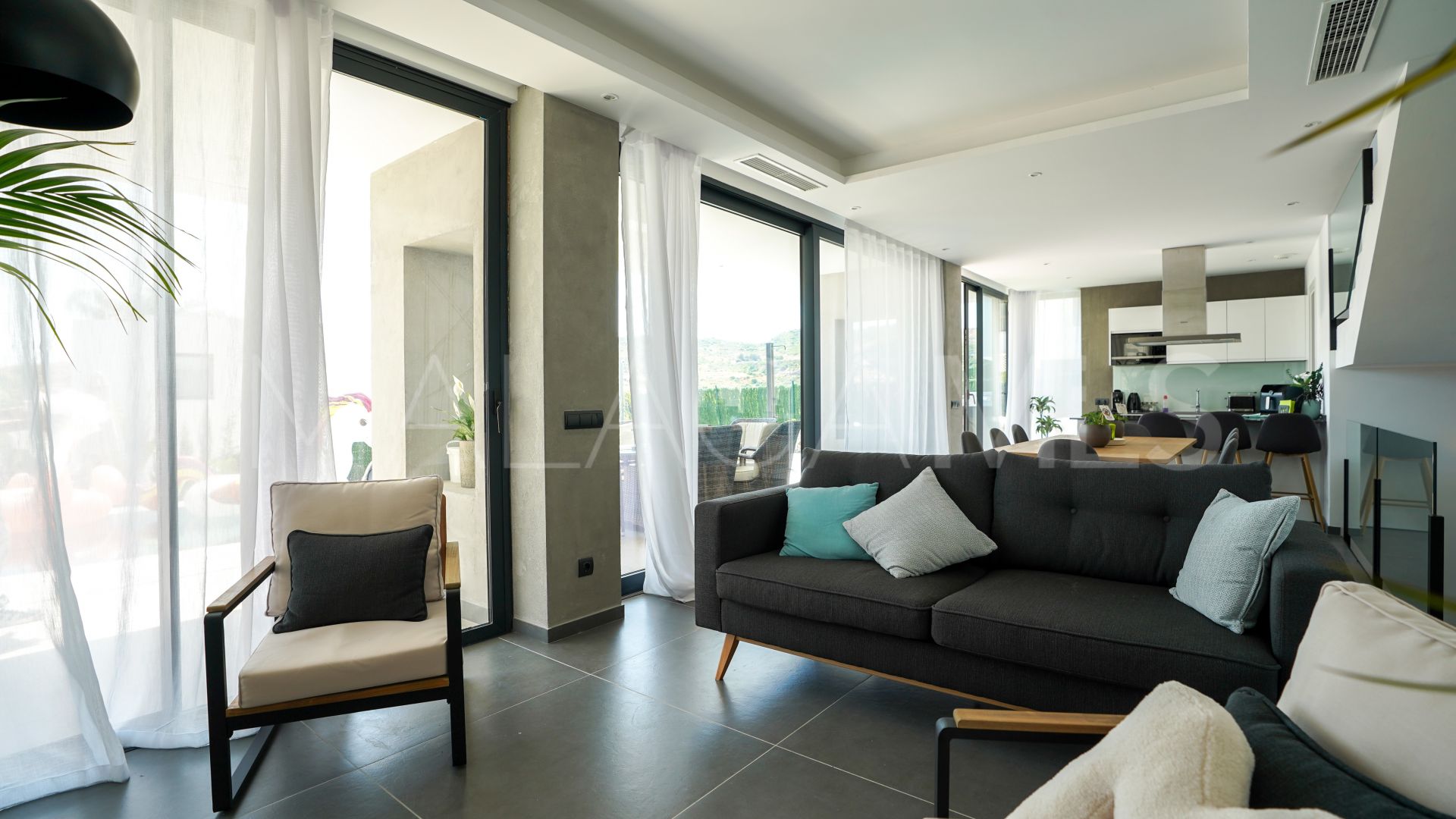 Villa for sale in Estepona