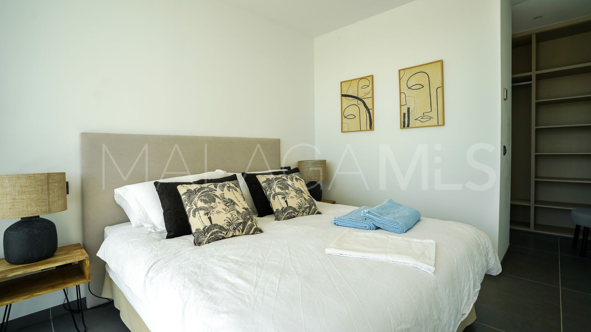 Villa for sale in Estepona