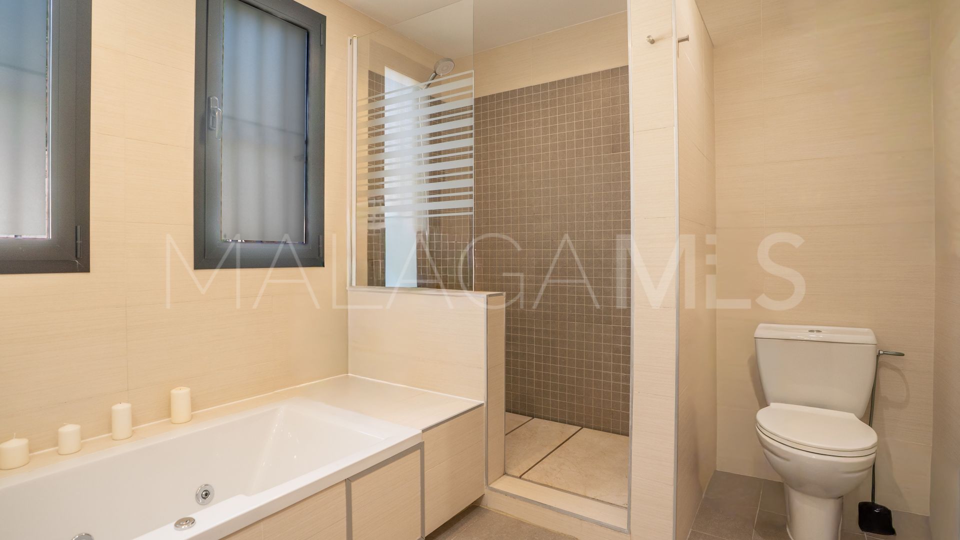 Estepona, apartamento a la venta de 3 bedrooms