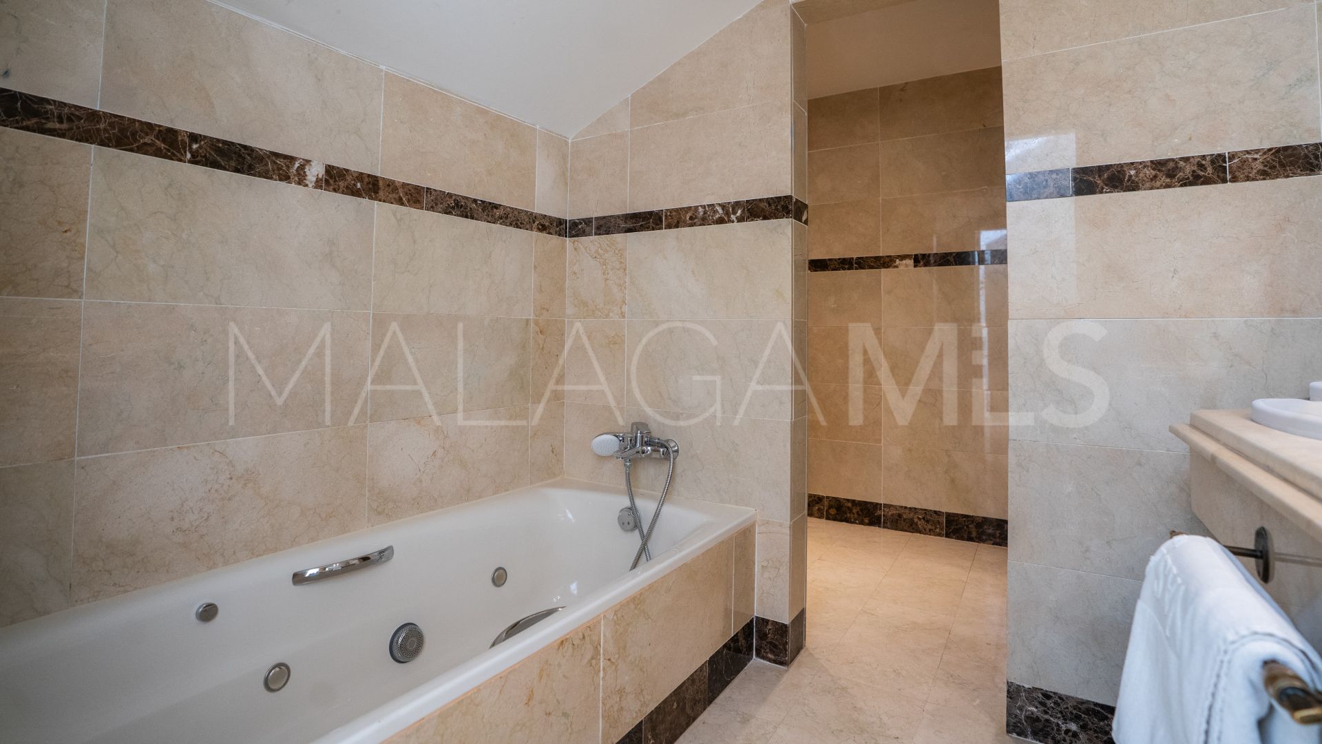 Penthouse for sale in Marbella - Puerto Banus with 2 bedrooms