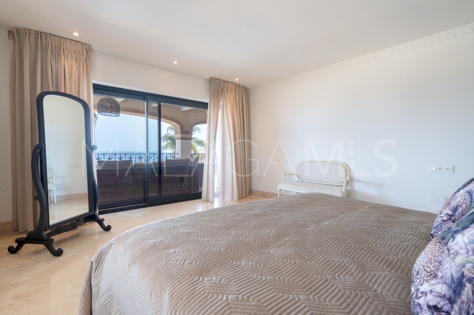 Villa for sale in Mijas