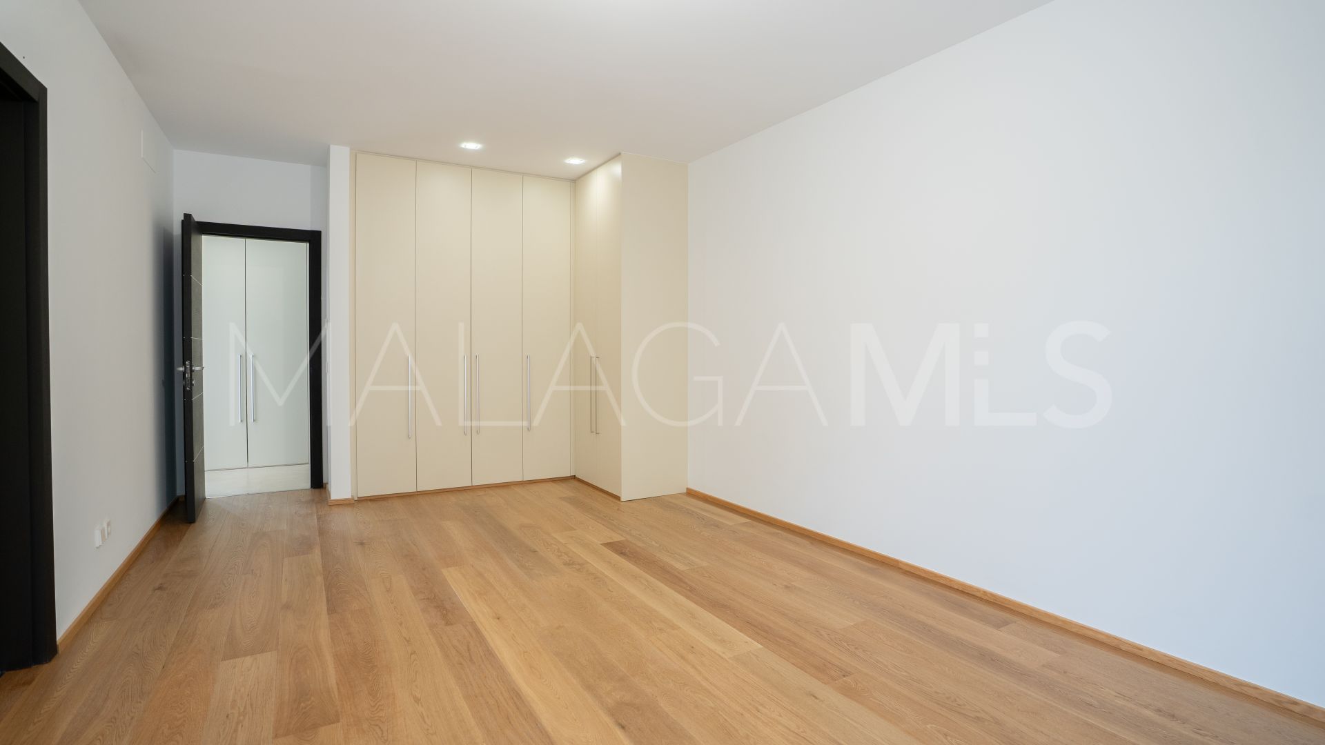 Villa de 5 bedrooms a la venta in Marbella