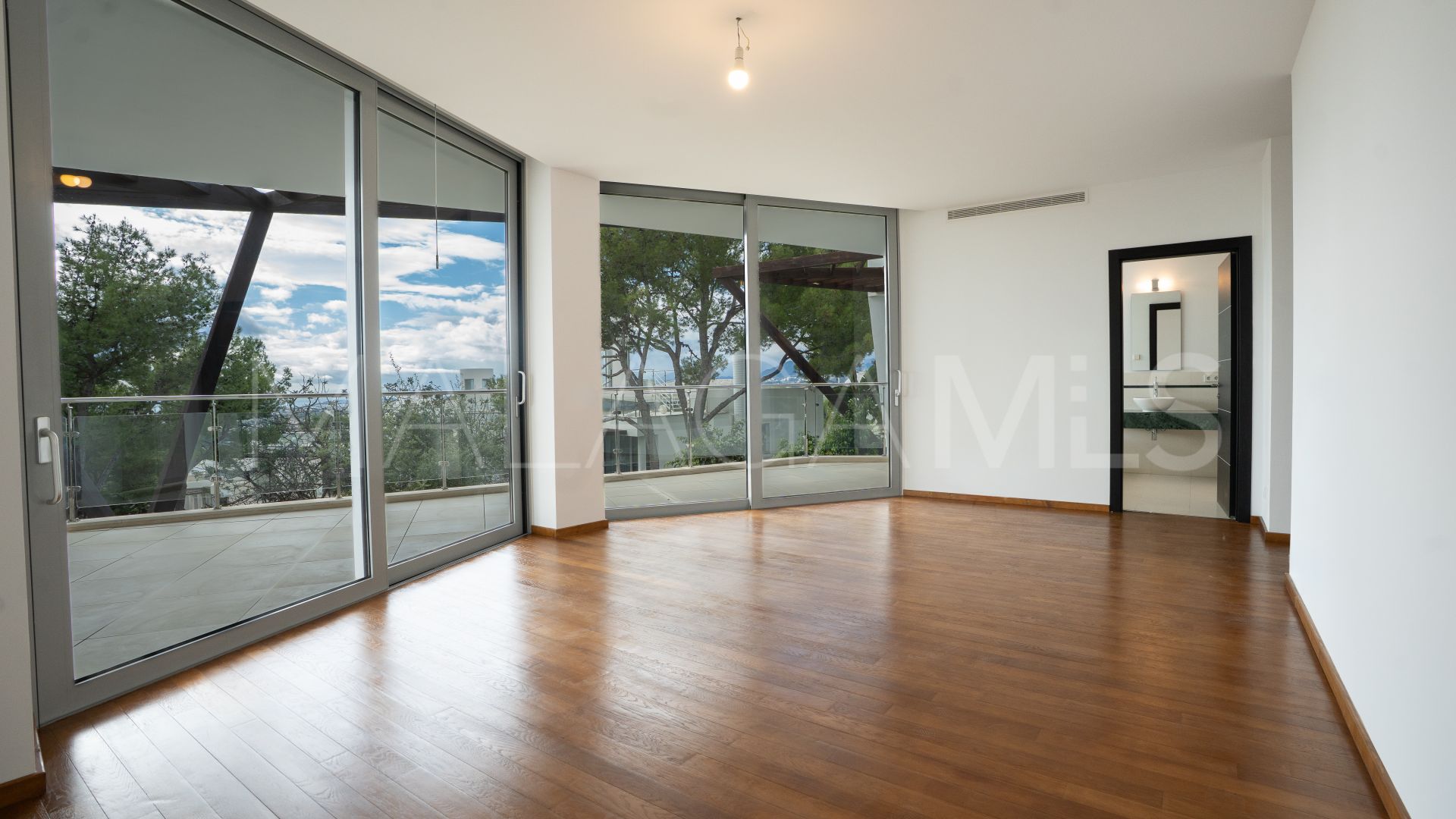 Villa de 5 bedrooms a la venta in Marbella