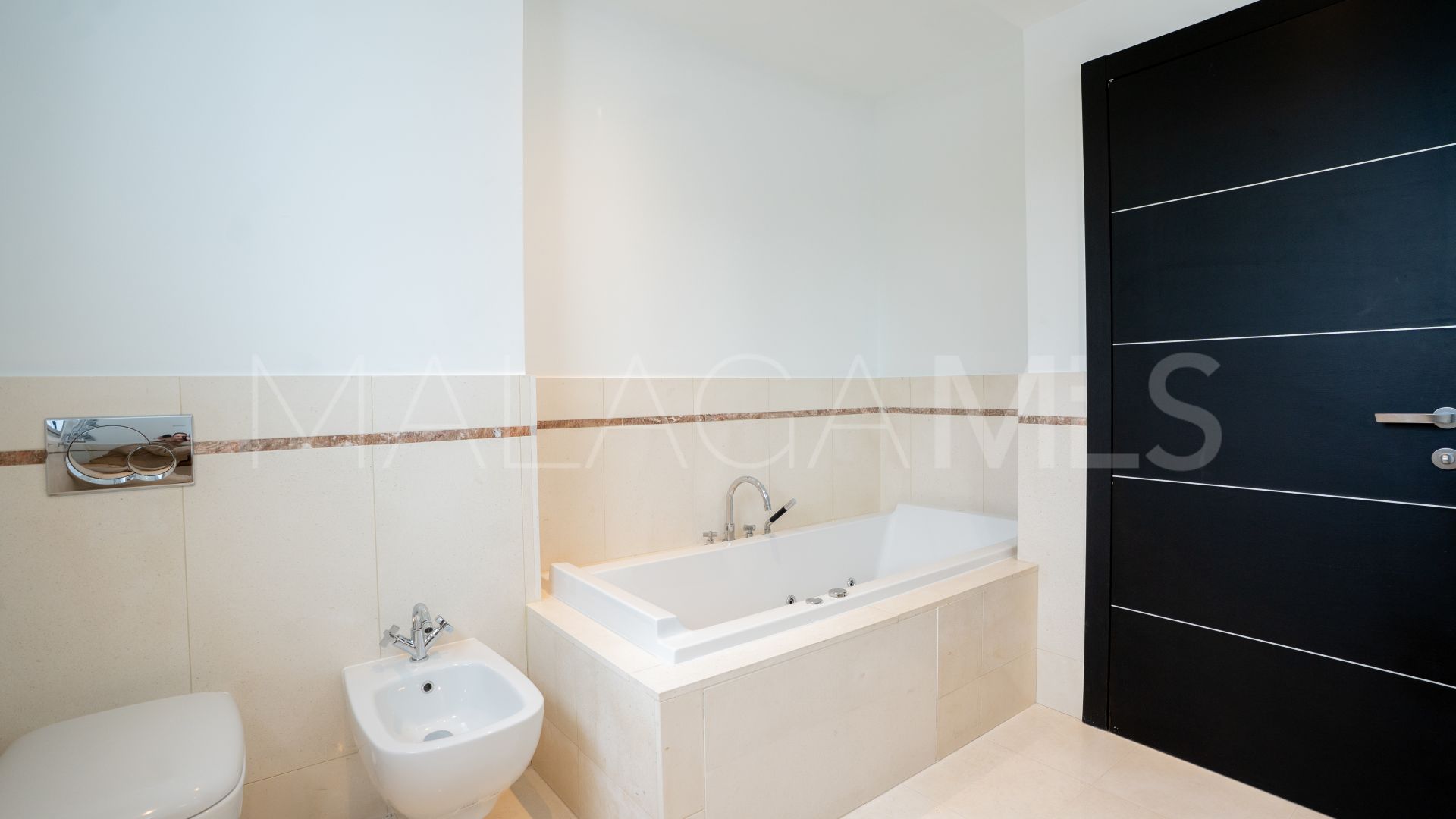 Villa de 5 bedrooms a la venta in Marbella