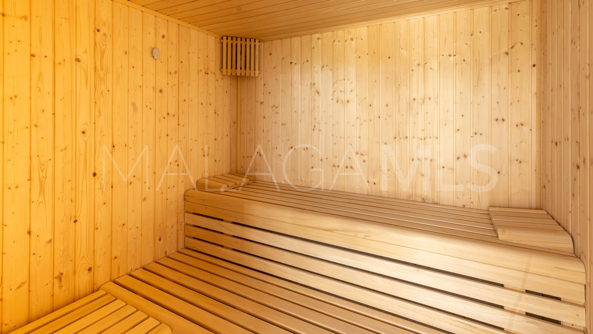 Apartment with 2 bedrooms for sale in Estepona