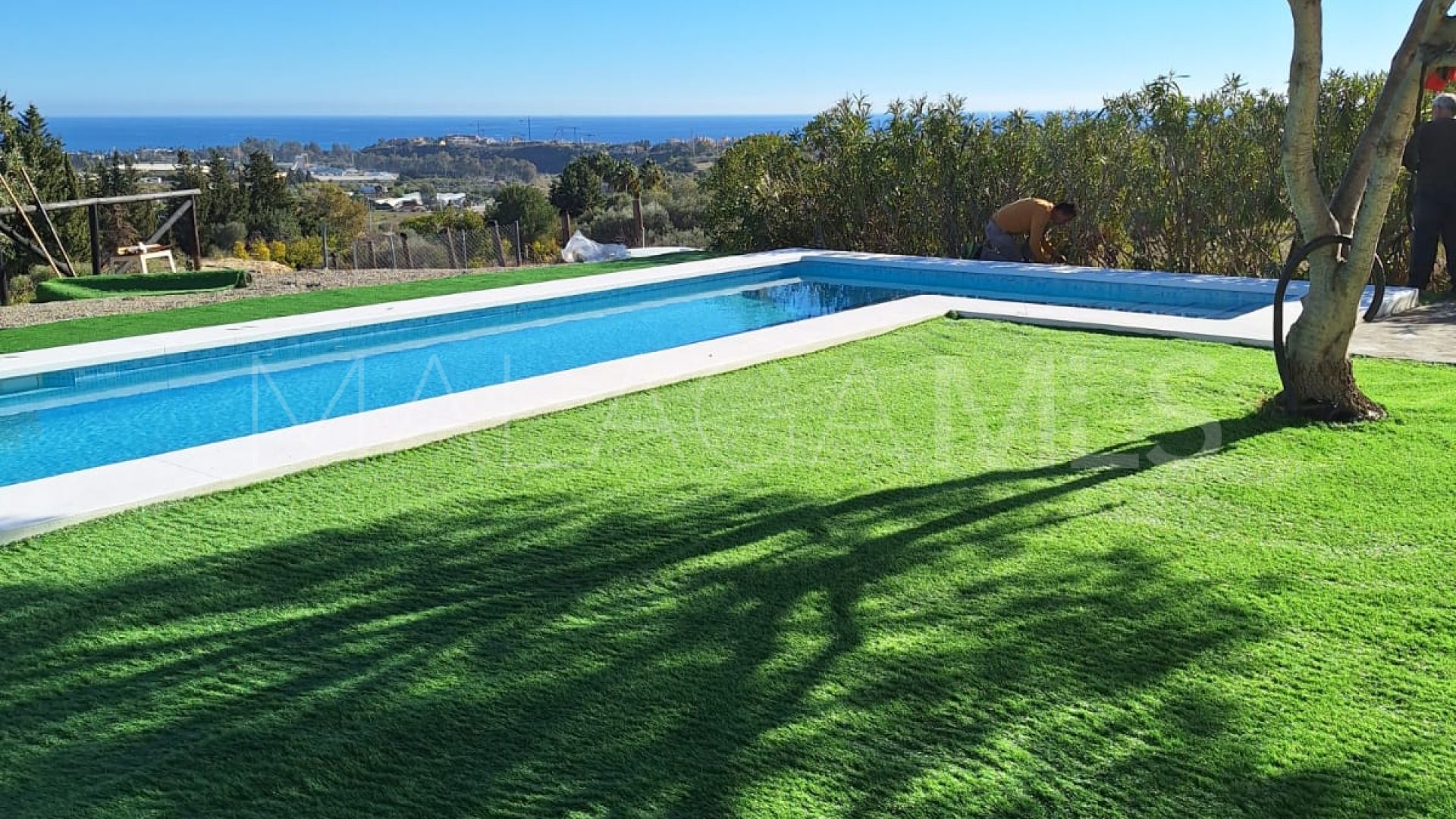 Buy finca in Estepona with 4 bedrooms