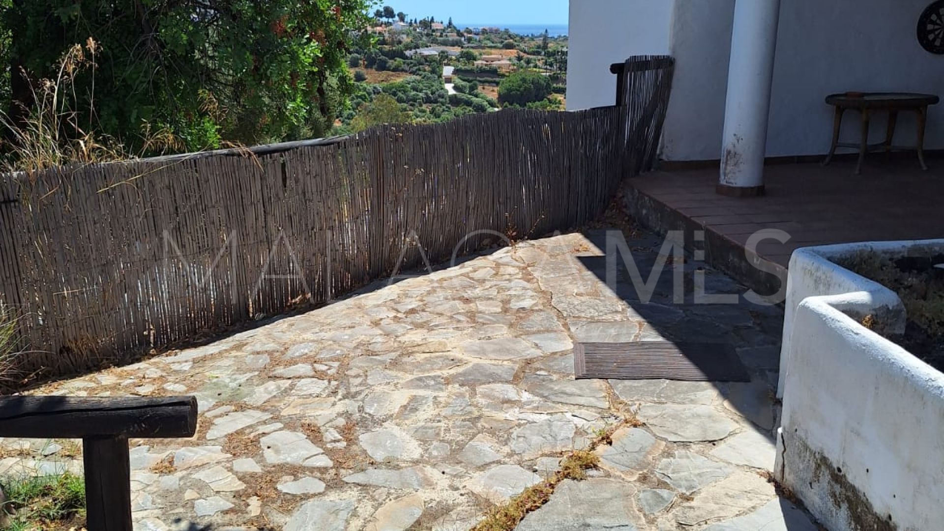 Buy finca in Estepona with 4 bedrooms