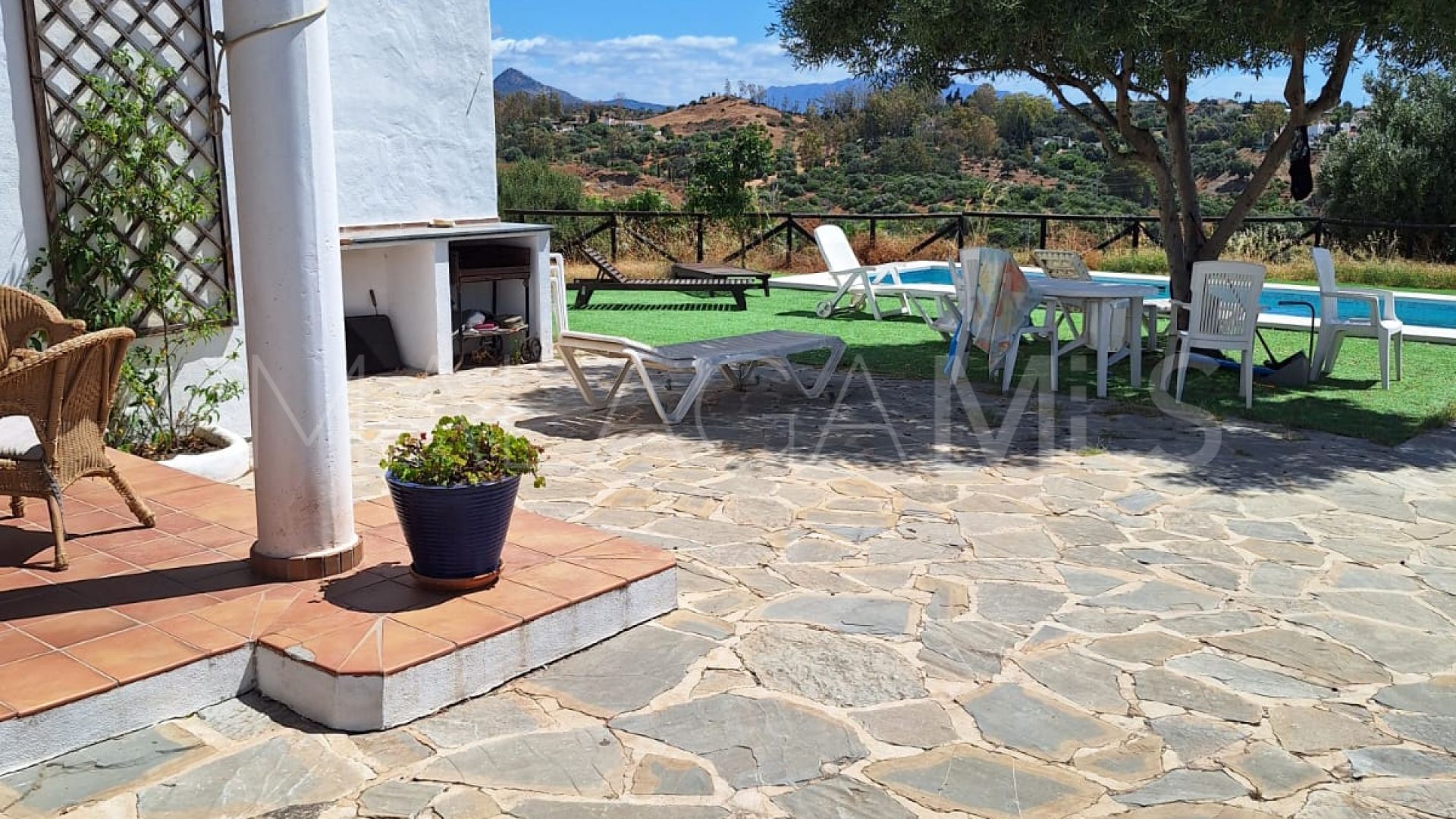 Buy finca in Estepona with 4 bedrooms