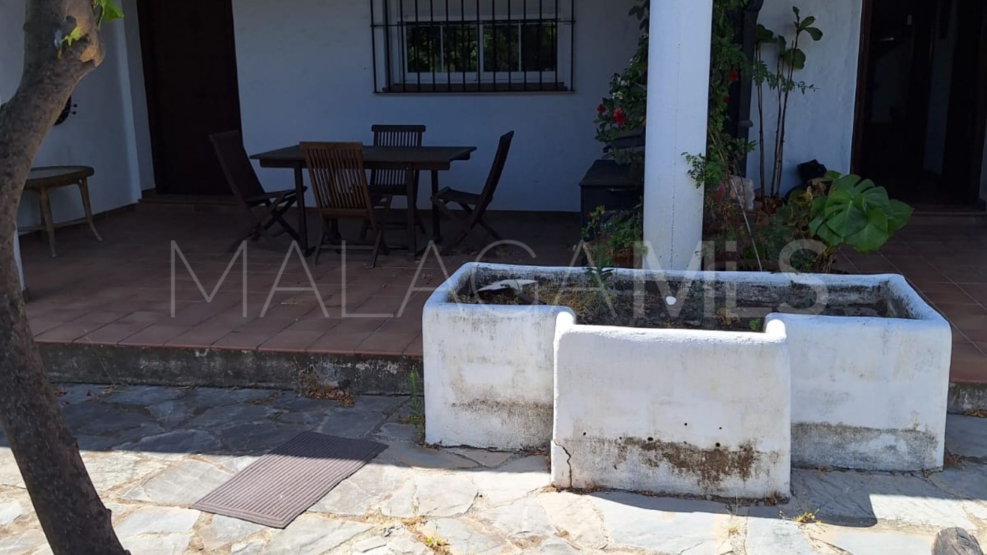 Buy finca in Estepona with 4 bedrooms