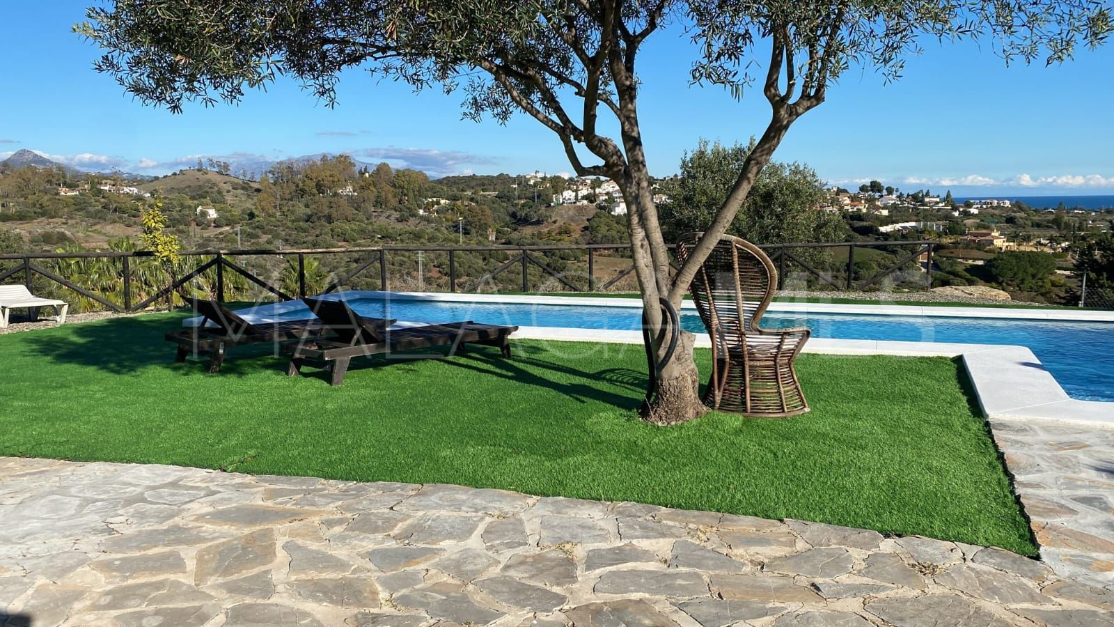 Buy finca in Estepona with 4 bedrooms