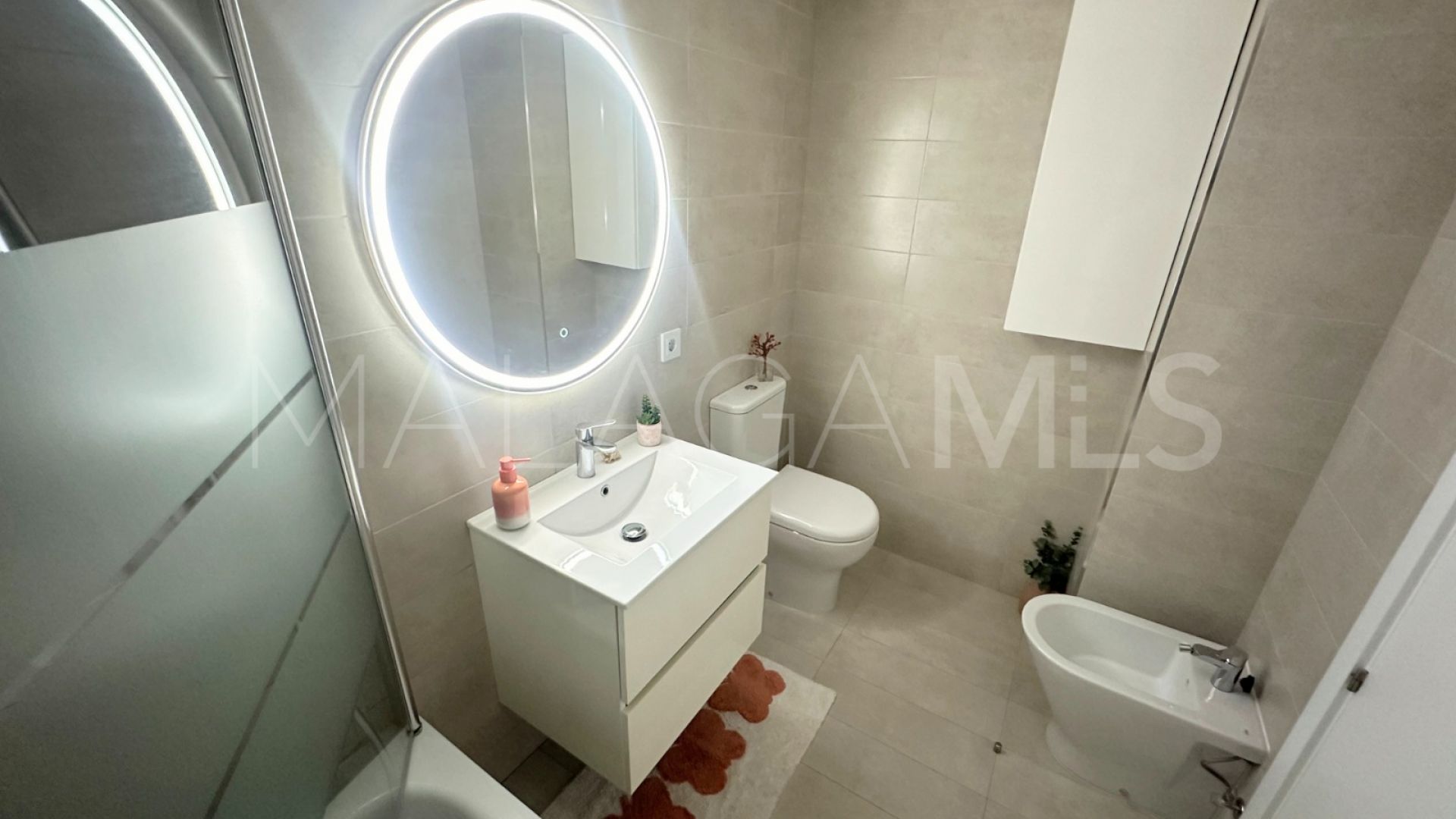 Buy Ático in Estepona with 3 bedrooms