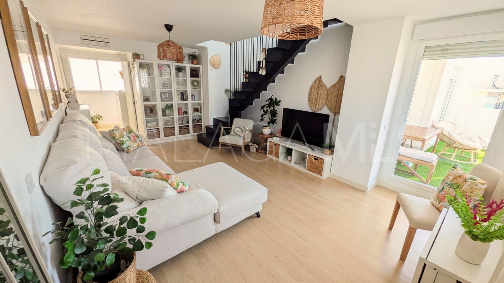 Buy Ático in Estepona with 3 bedrooms