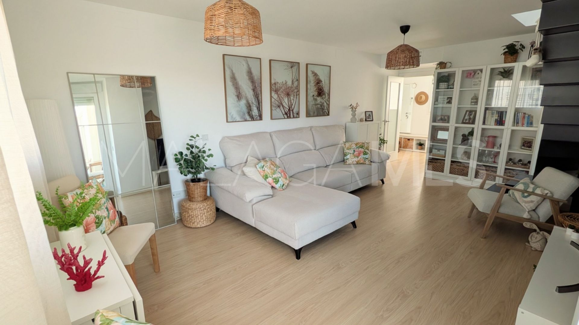 Buy Ático in Estepona with 3 bedrooms