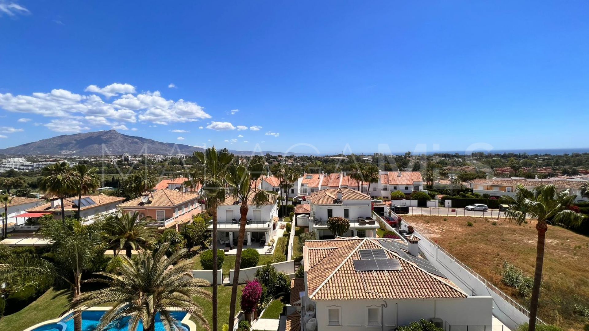 Ático a la venta in Estepona