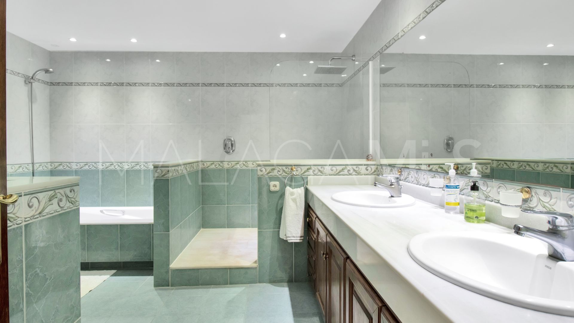 Villa for sale in San Pedro de Alcantara