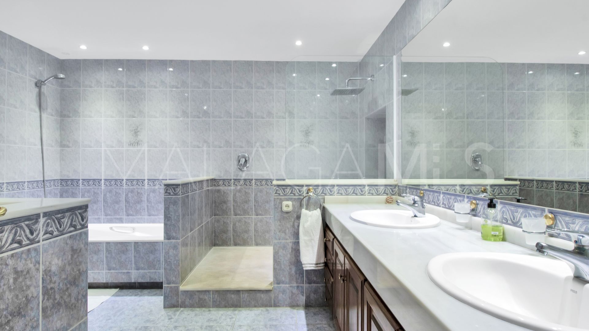 Villa for sale in San Pedro de Alcantara