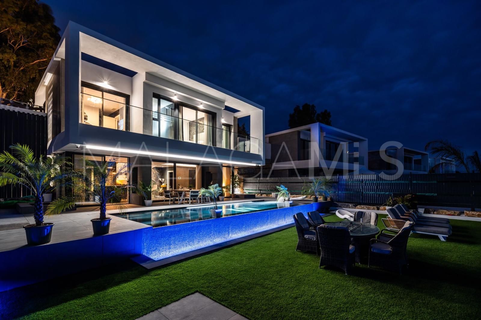 Villa for sale in Estepona