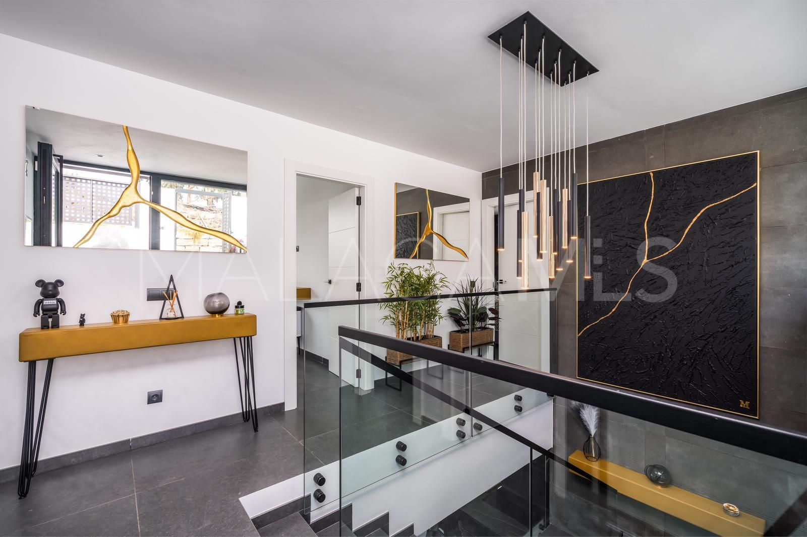 Villa for sale in Estepona