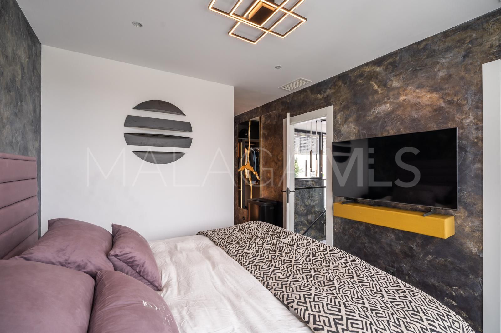 Villa for sale in Estepona