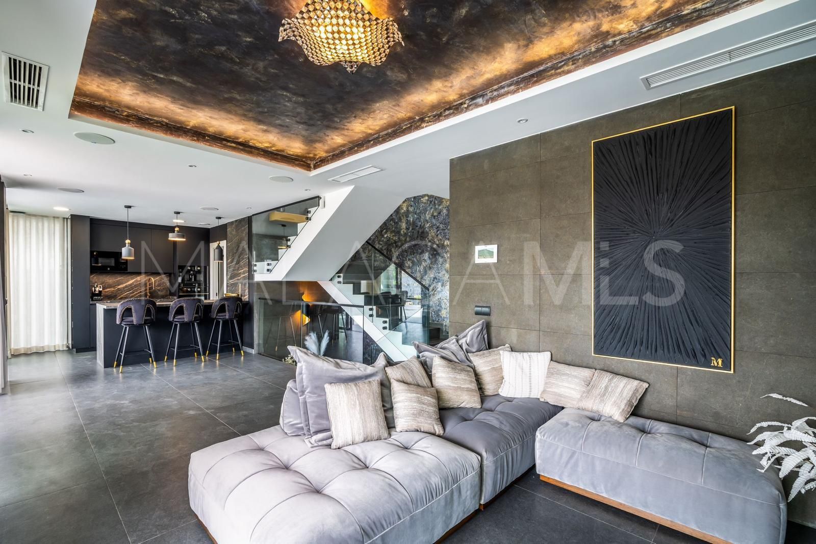 Villa for sale in Estepona