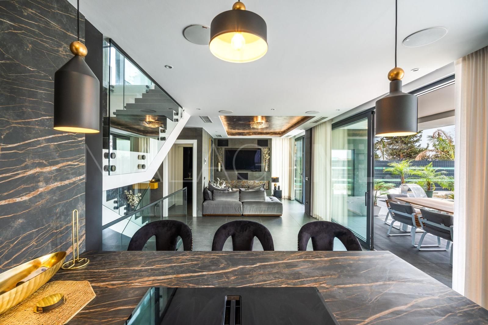 Villa for sale in Estepona