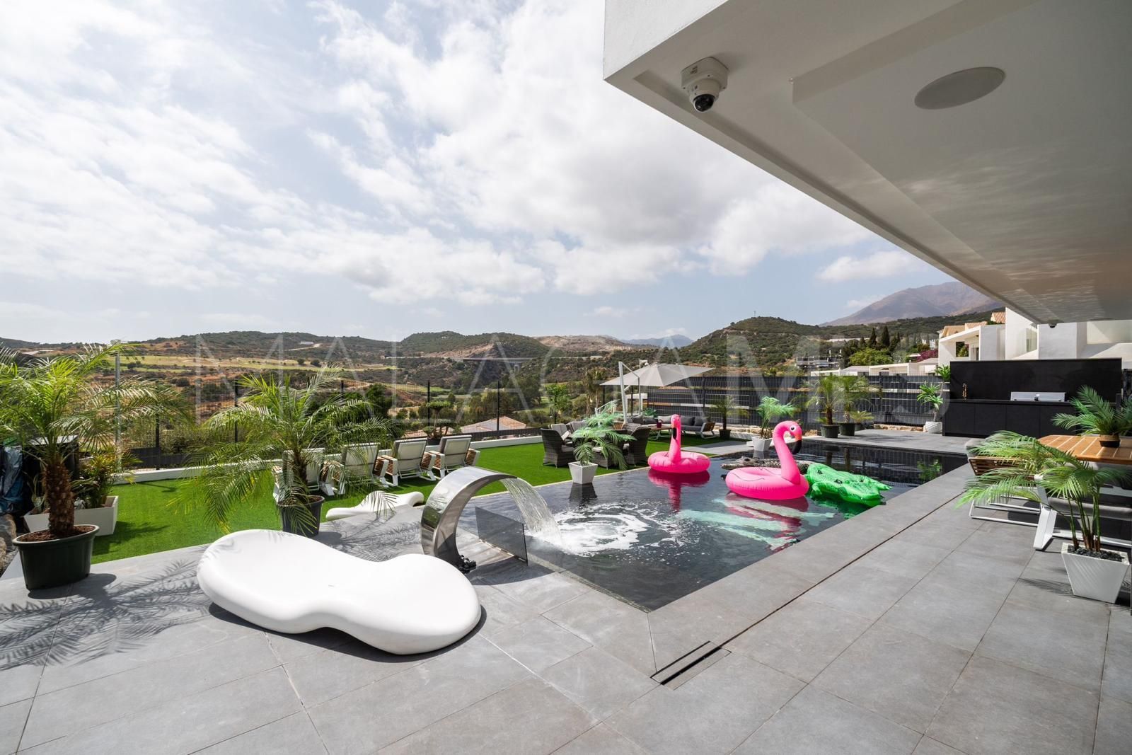Villa for sale in Estepona