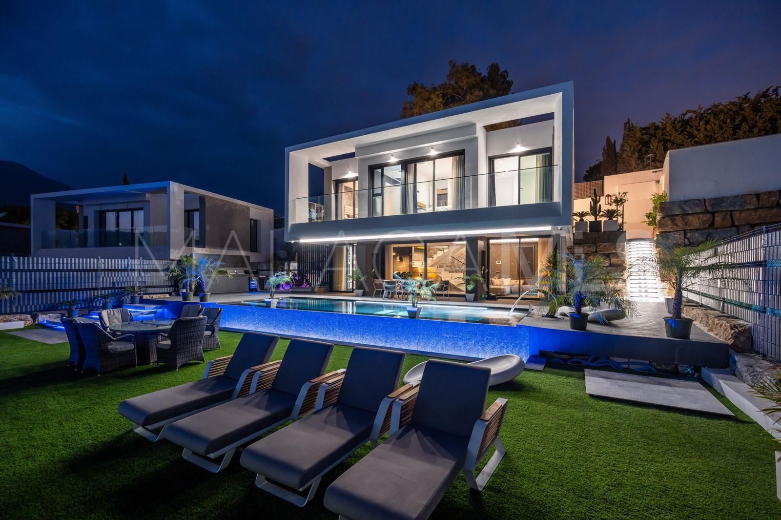 Villa for sale in Estepona