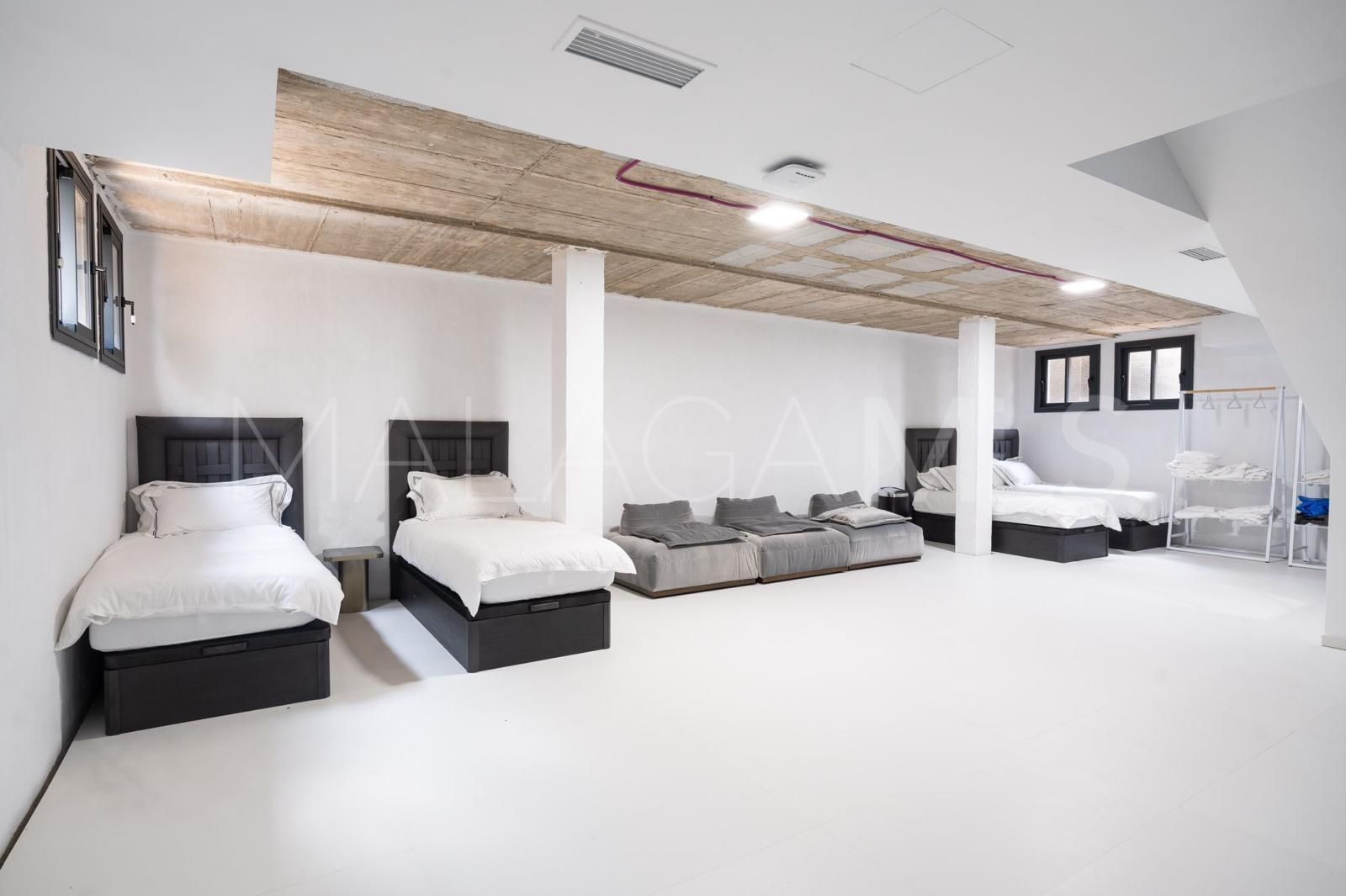 Villa for sale in Estepona