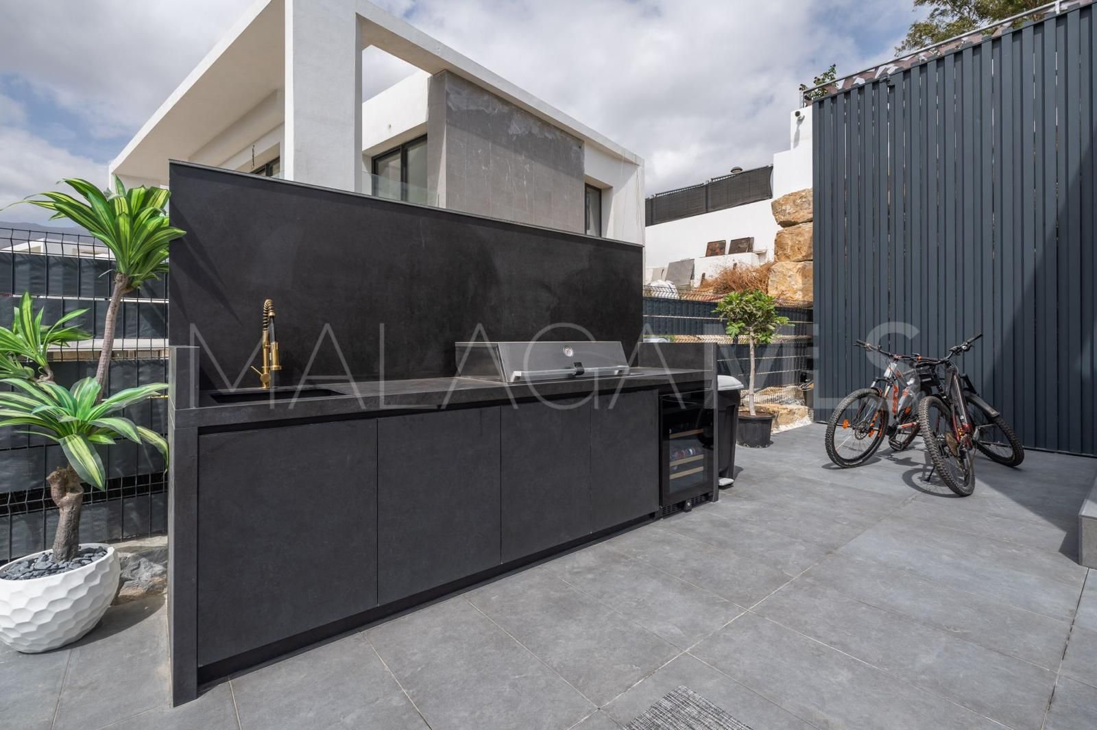 Villa for sale in Estepona