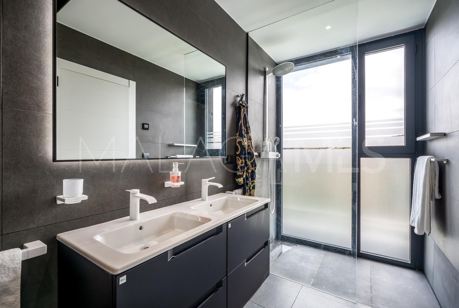 Villa for sale in Estepona