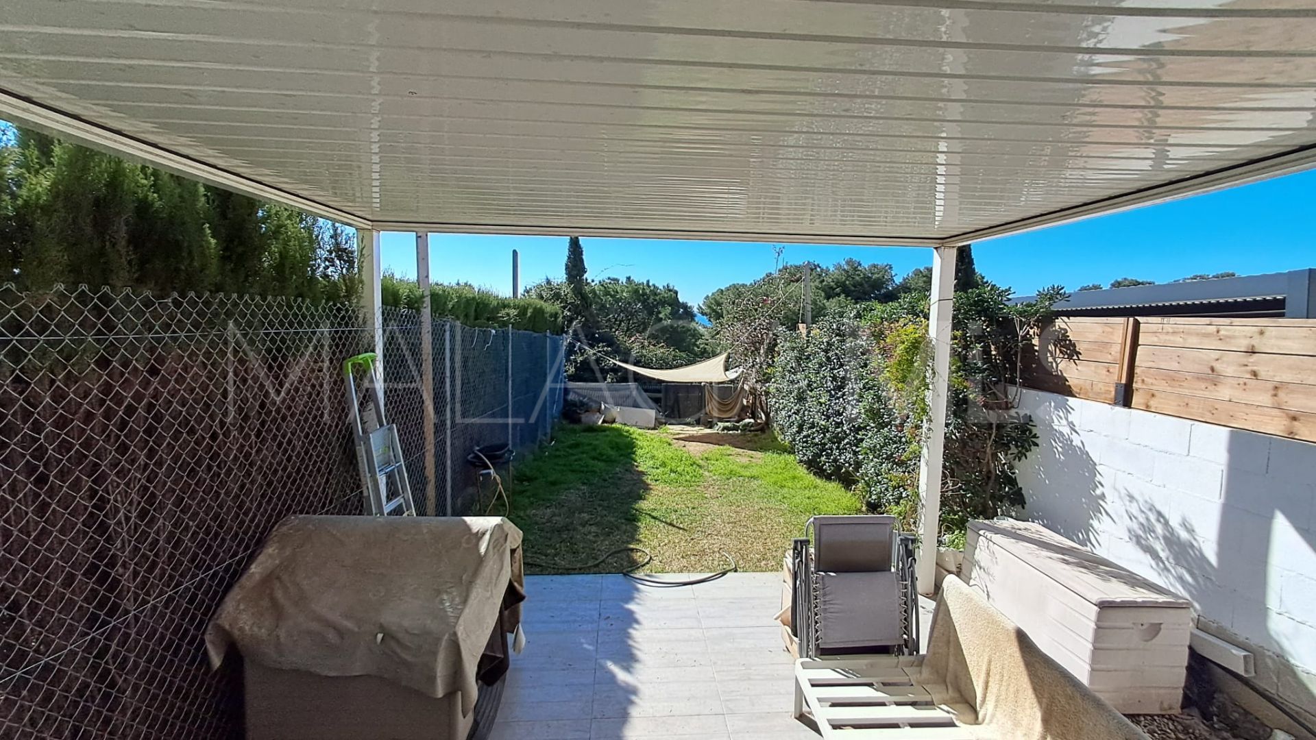 Buy villa in Estepona with 3 bedrooms