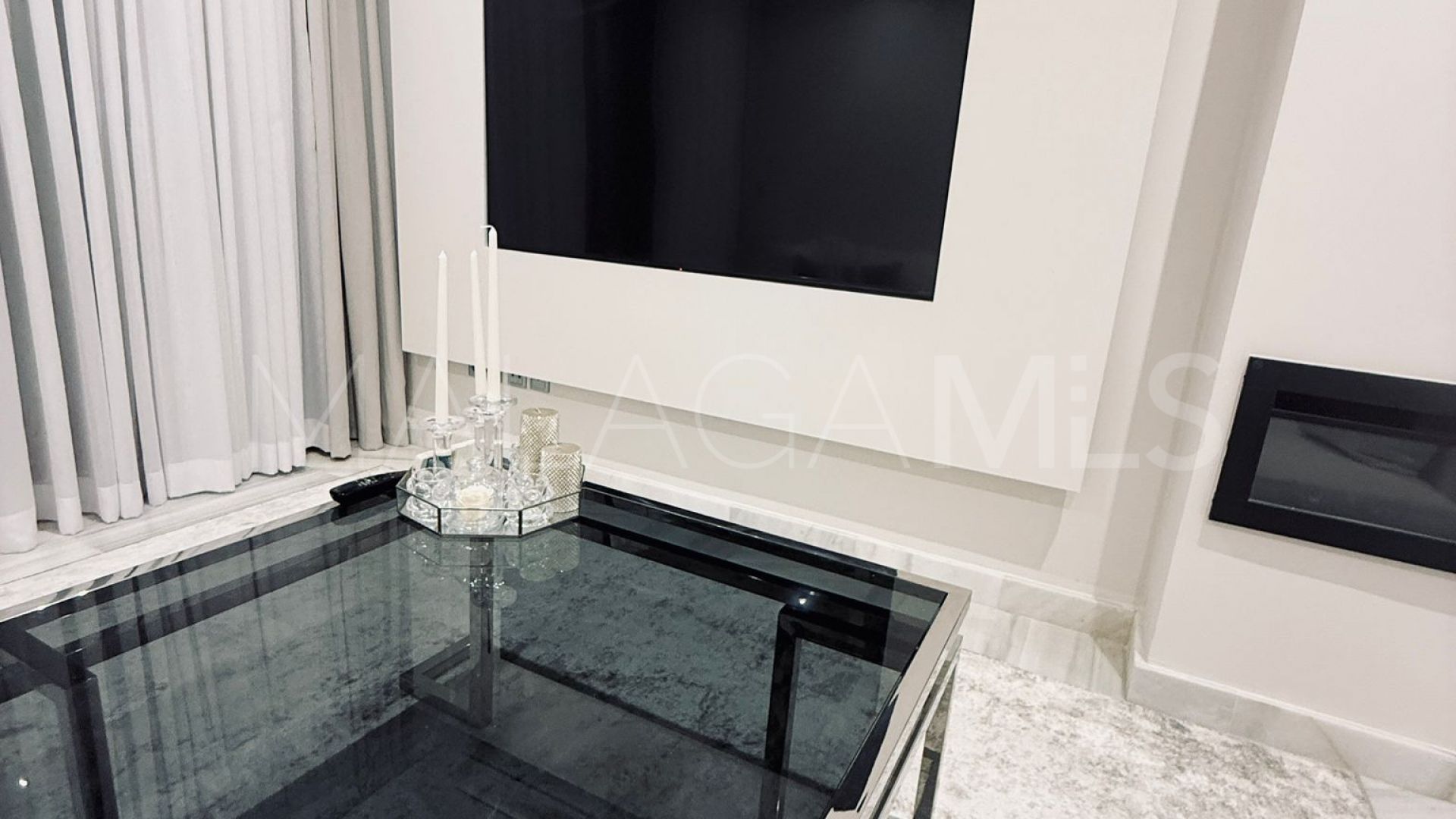 For sale apartment in Benahavis