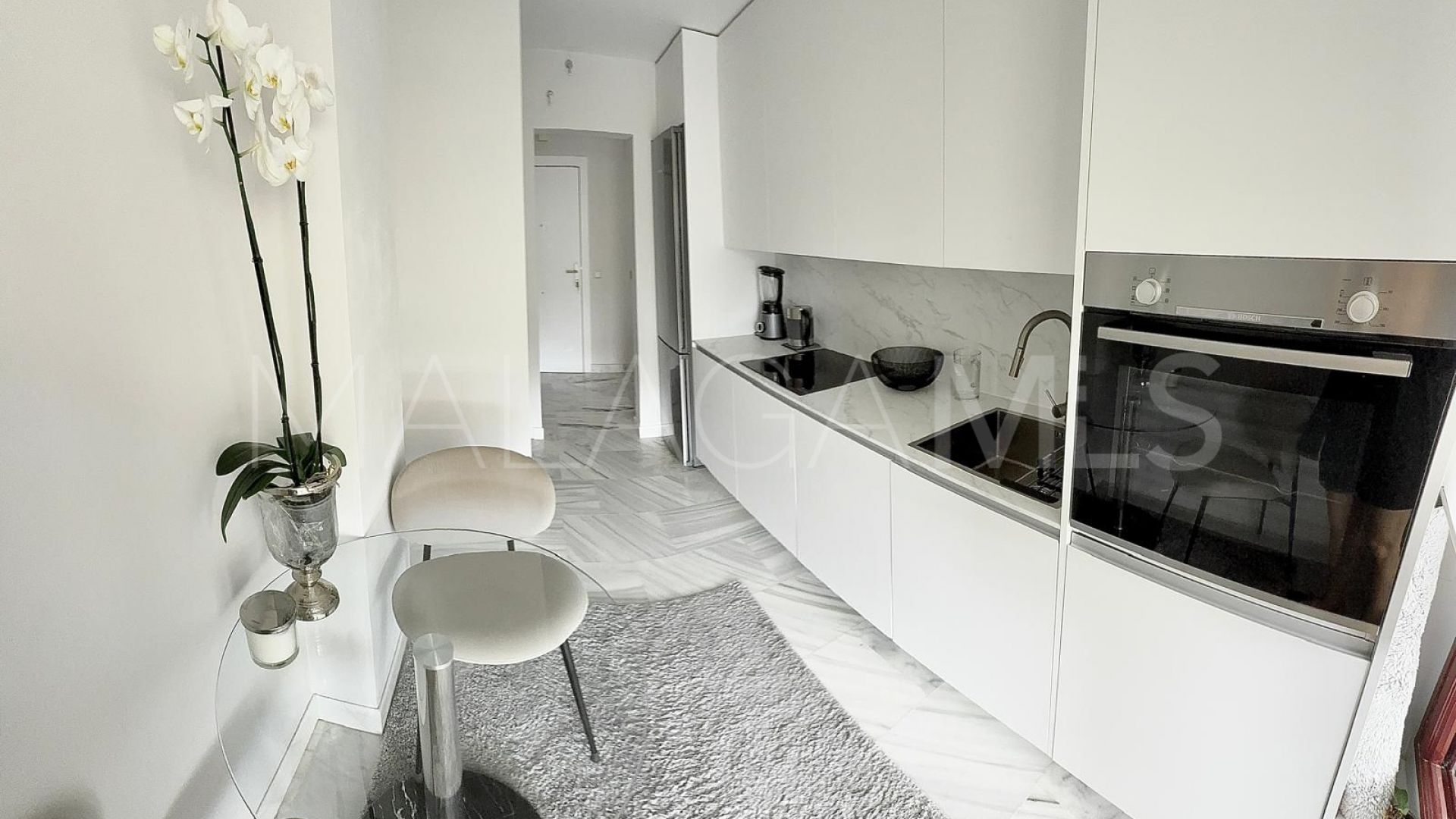 For sale apartment in Benahavis