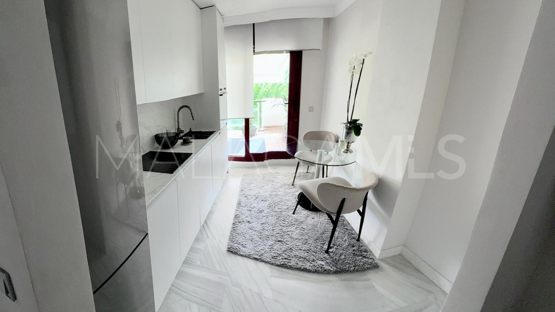 For sale apartment in Benahavis