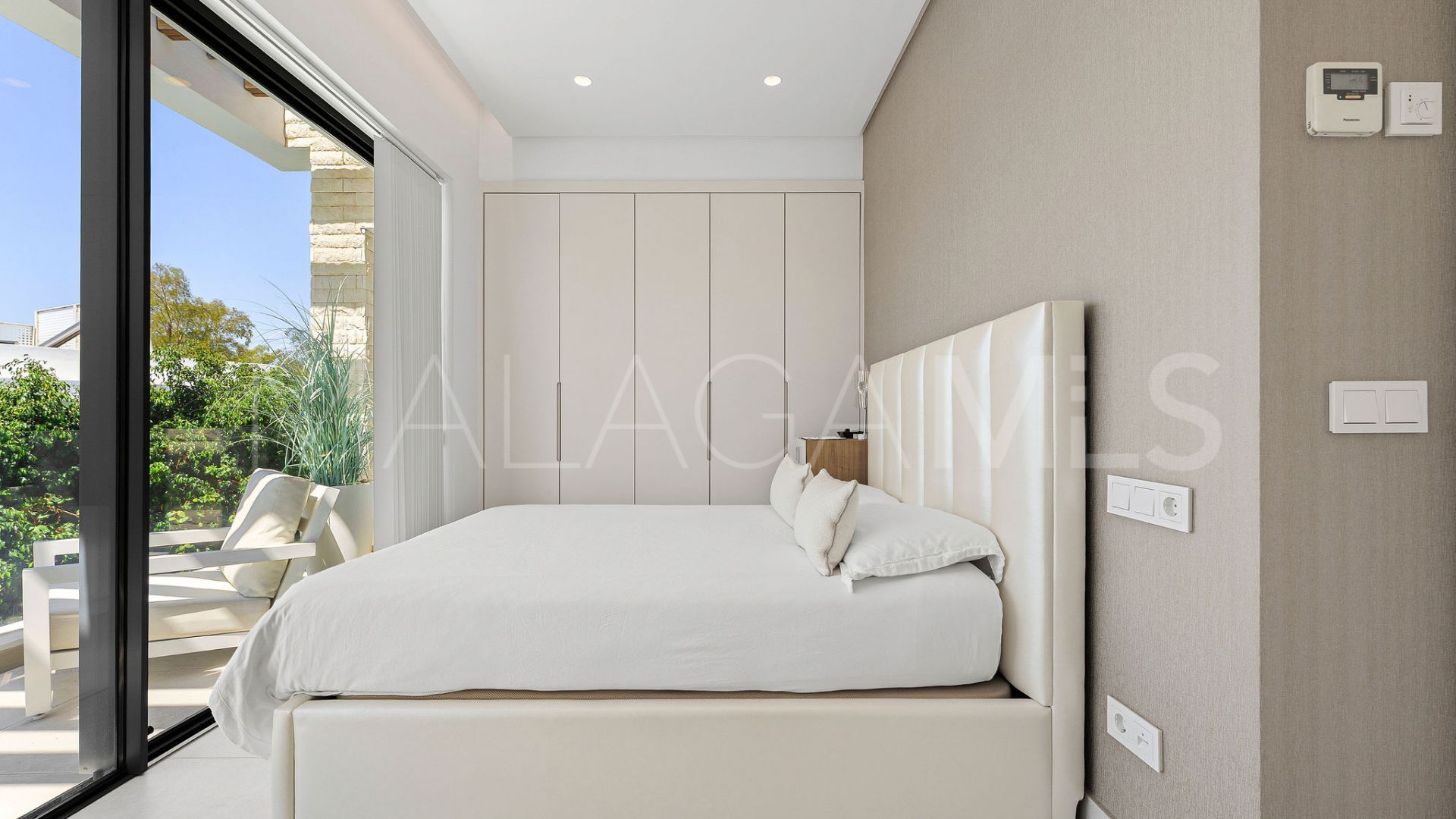 Villa for sale in Estepona