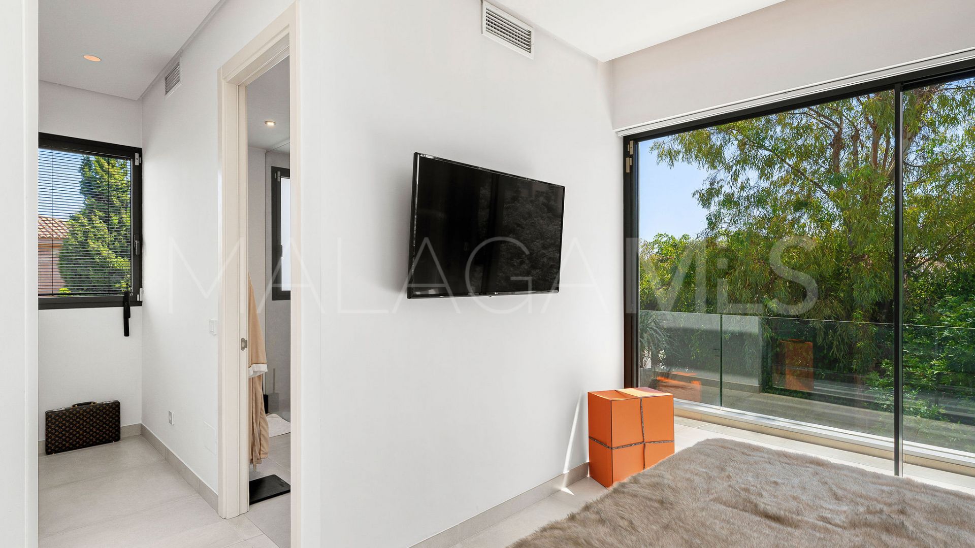 Villa for sale in Estepona