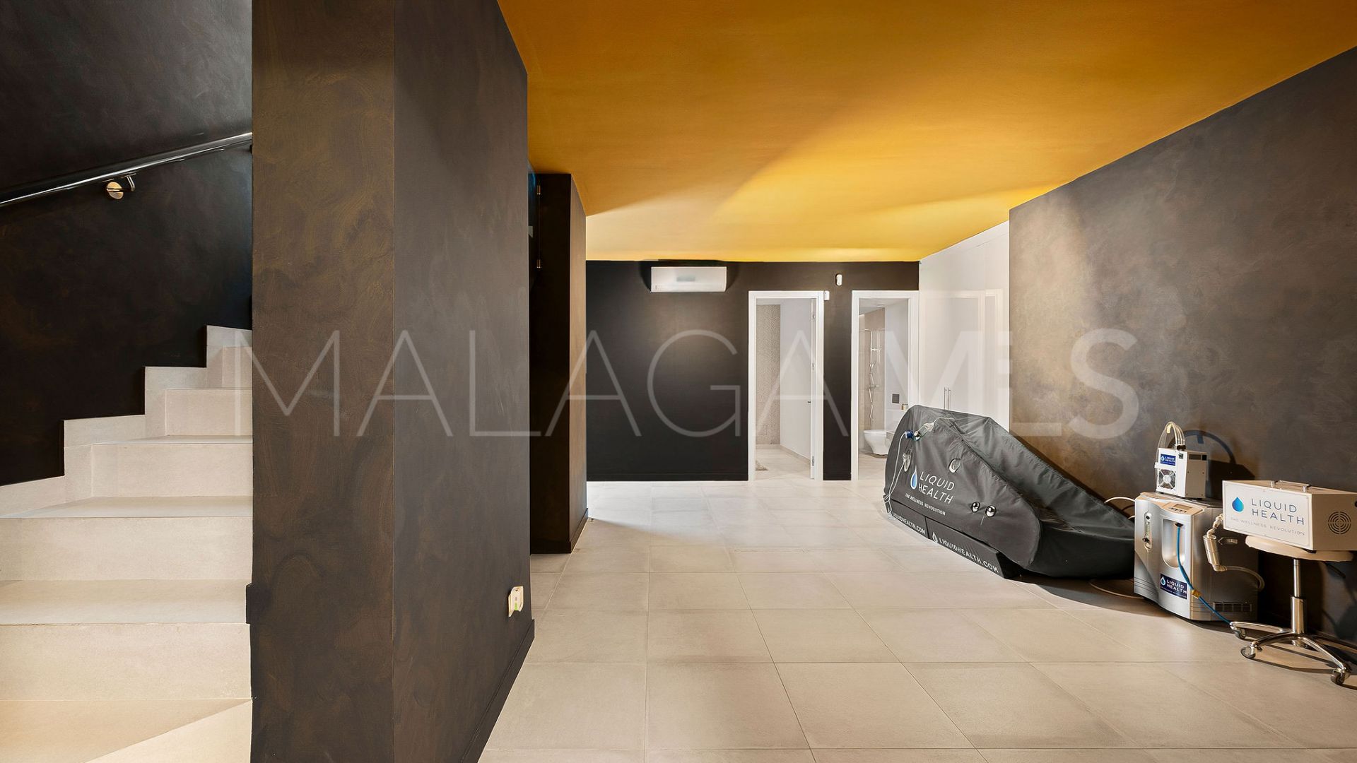 Villa for sale in Estepona