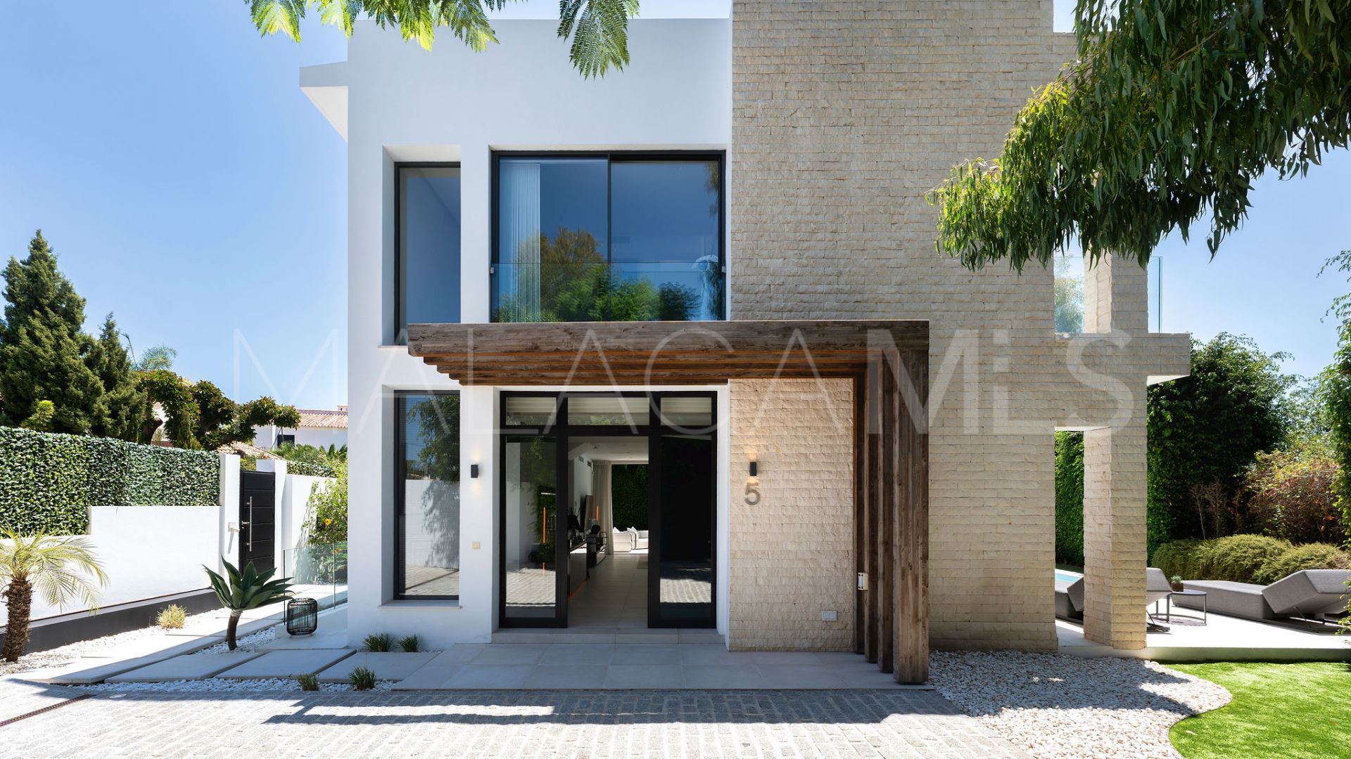 Villa for sale in Estepona