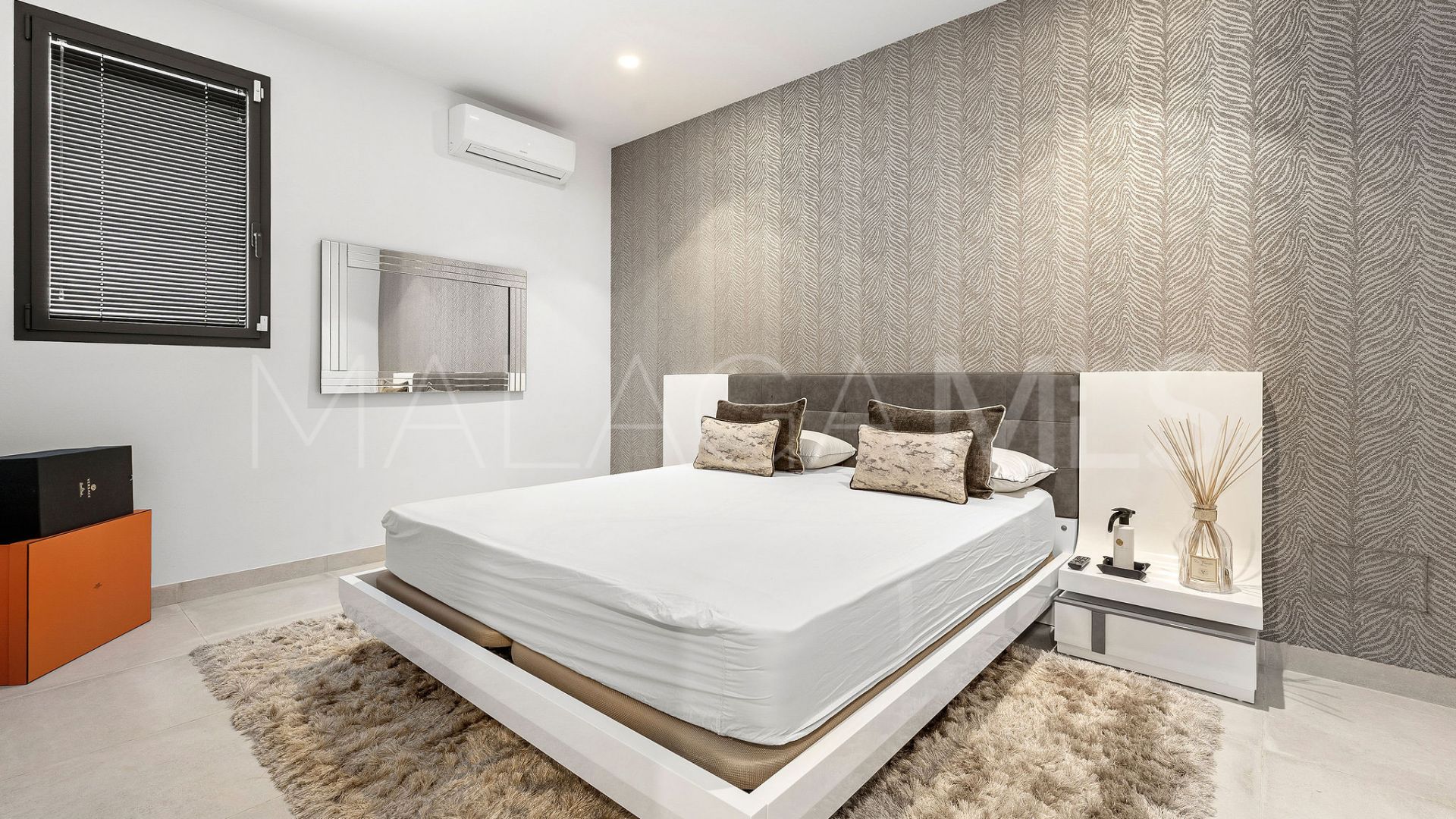 Villa for sale in Estepona