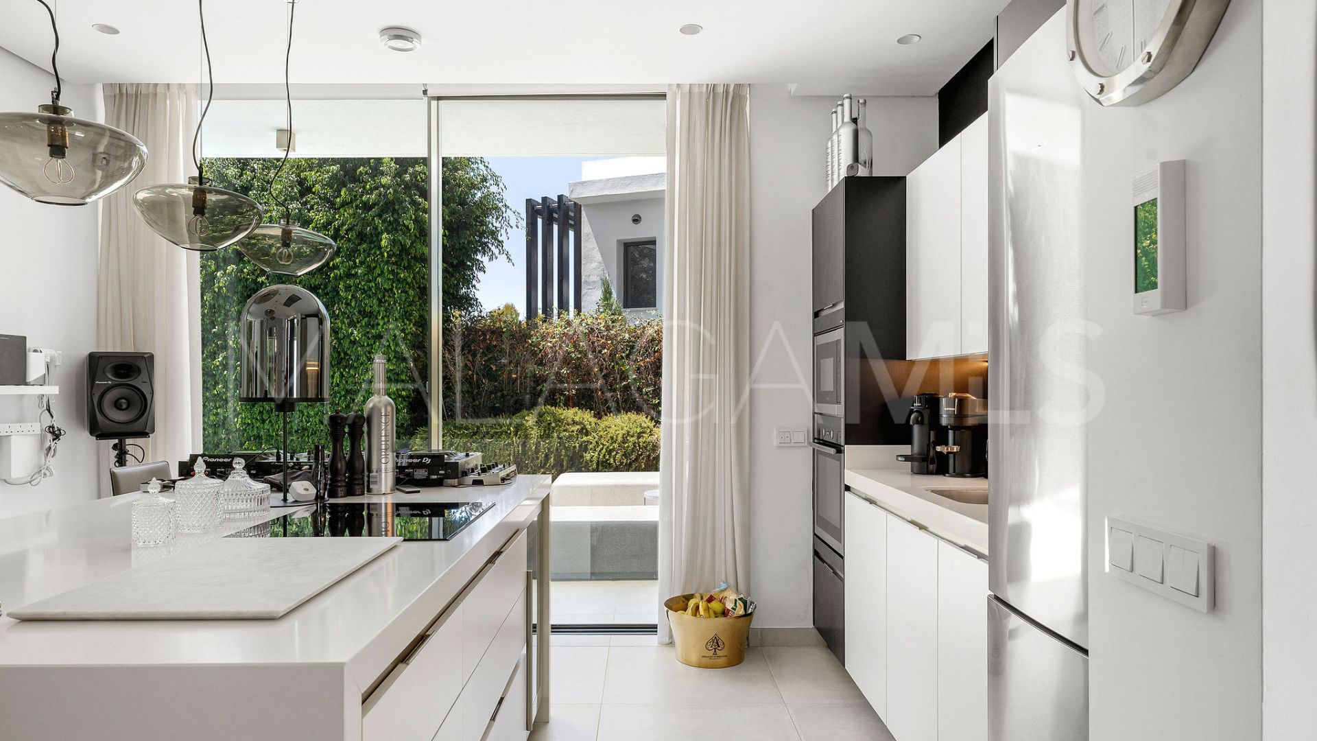 Villa for sale in Estepona