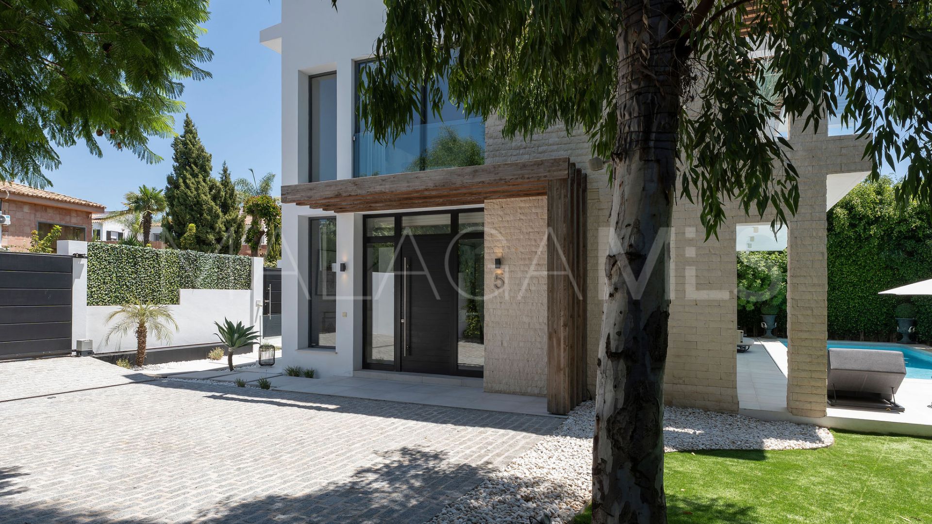 Villa for sale in Estepona