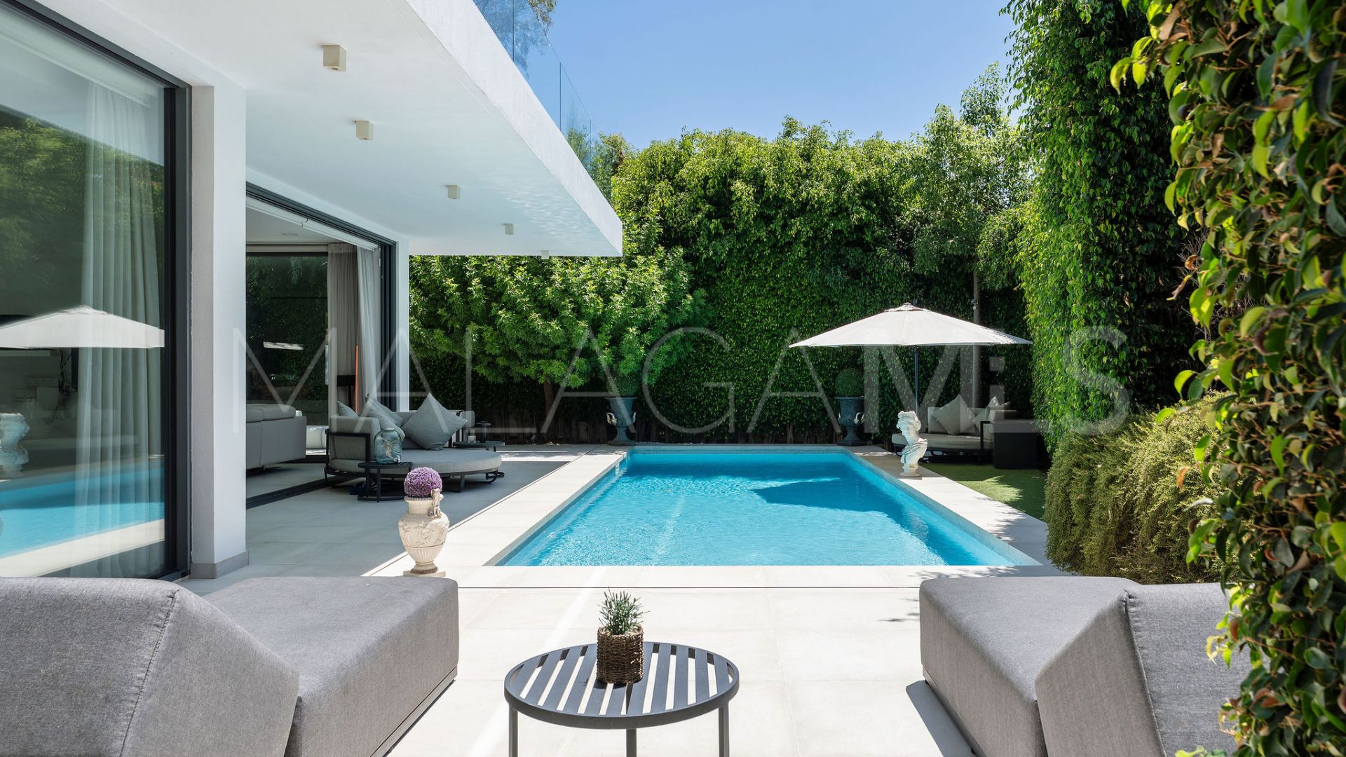 Villa for sale in Estepona