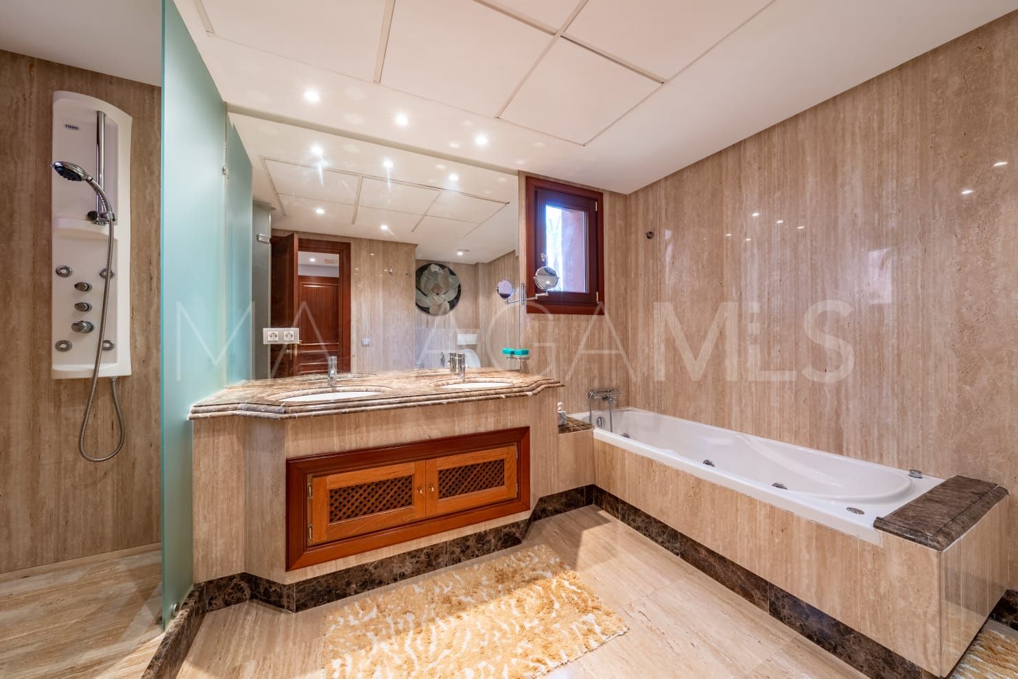 Apartamento for sale with 3 bedrooms in Estepona