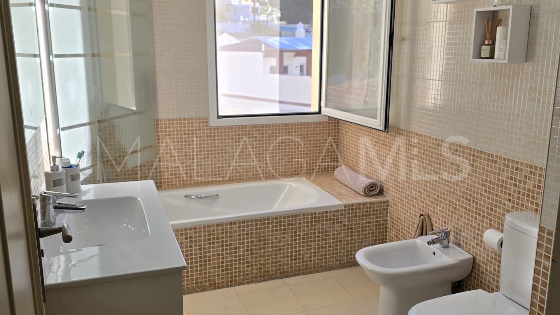 Tvåvåningslägenhet for sale in Mijas