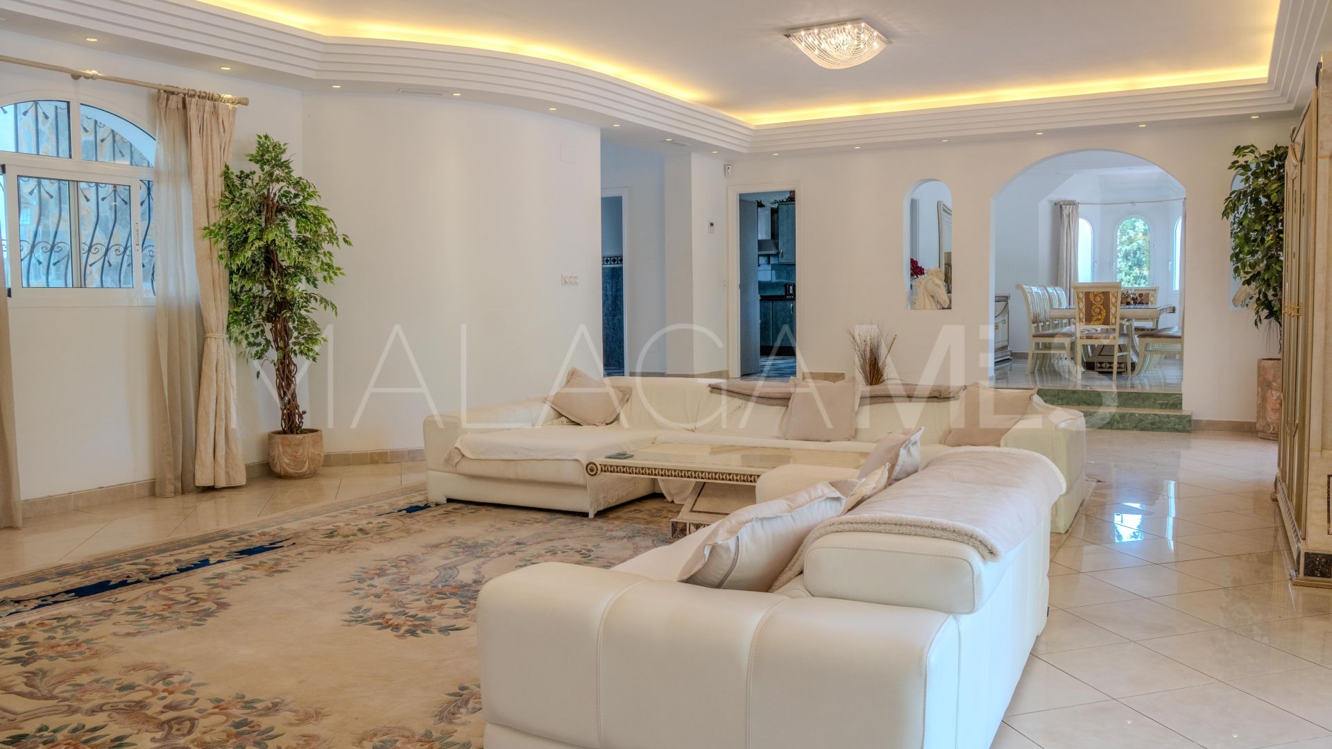 Villa for sale in Benahavis