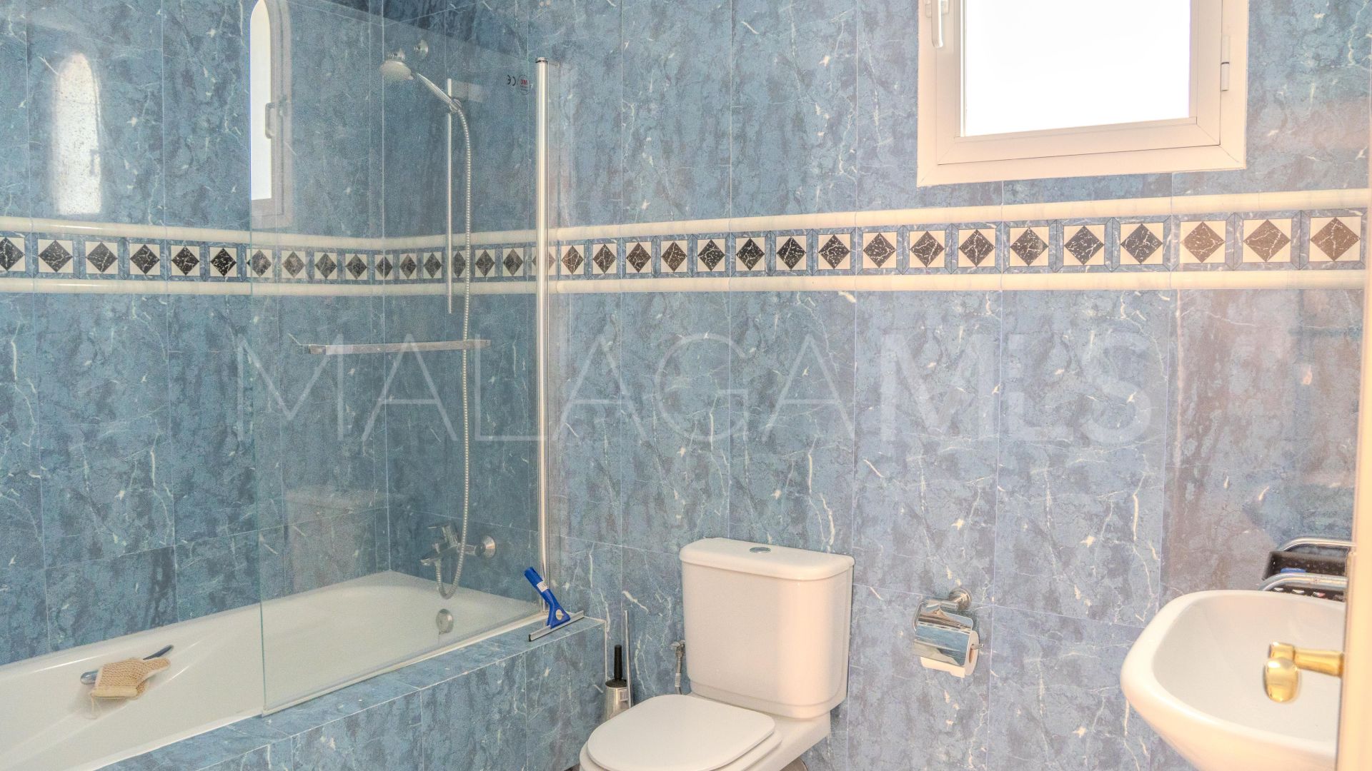 Villa for sale in Benahavis