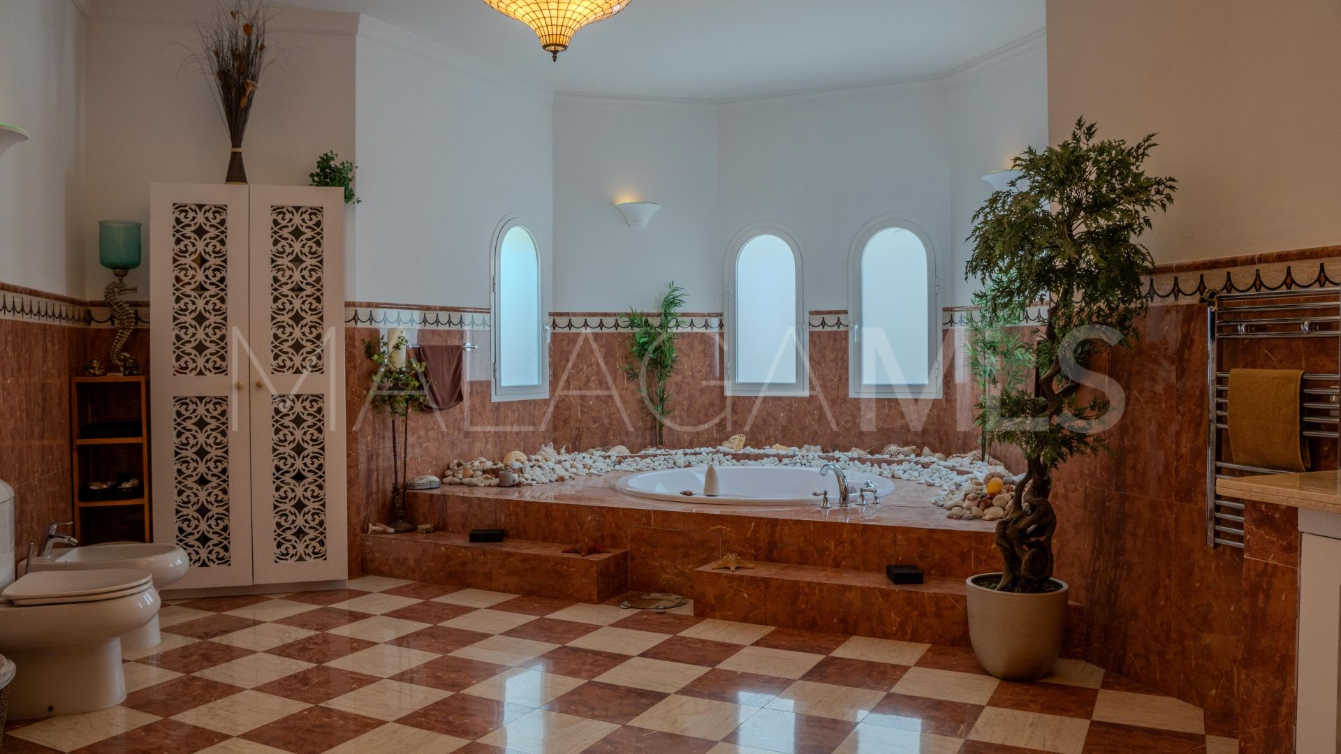 Villa for sale in Benahavis