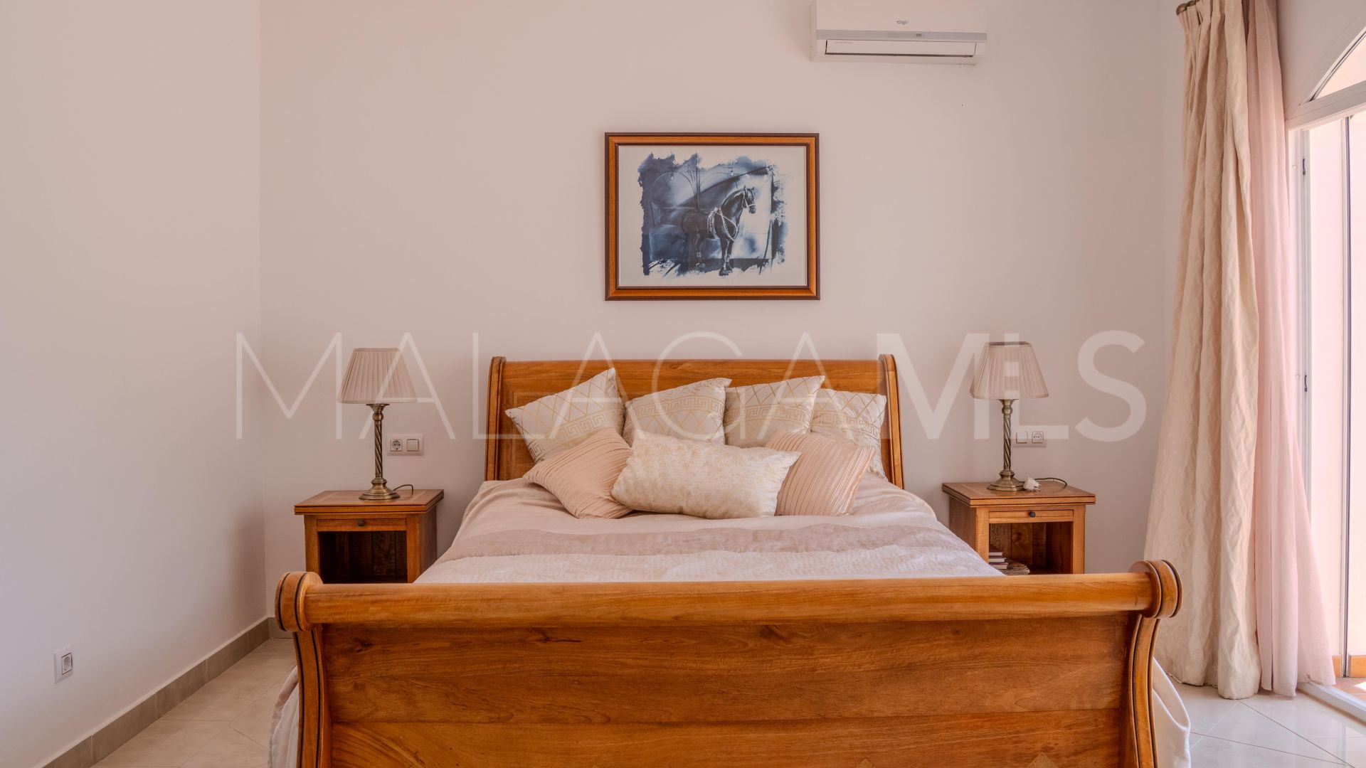 Villa for sale in Benahavis