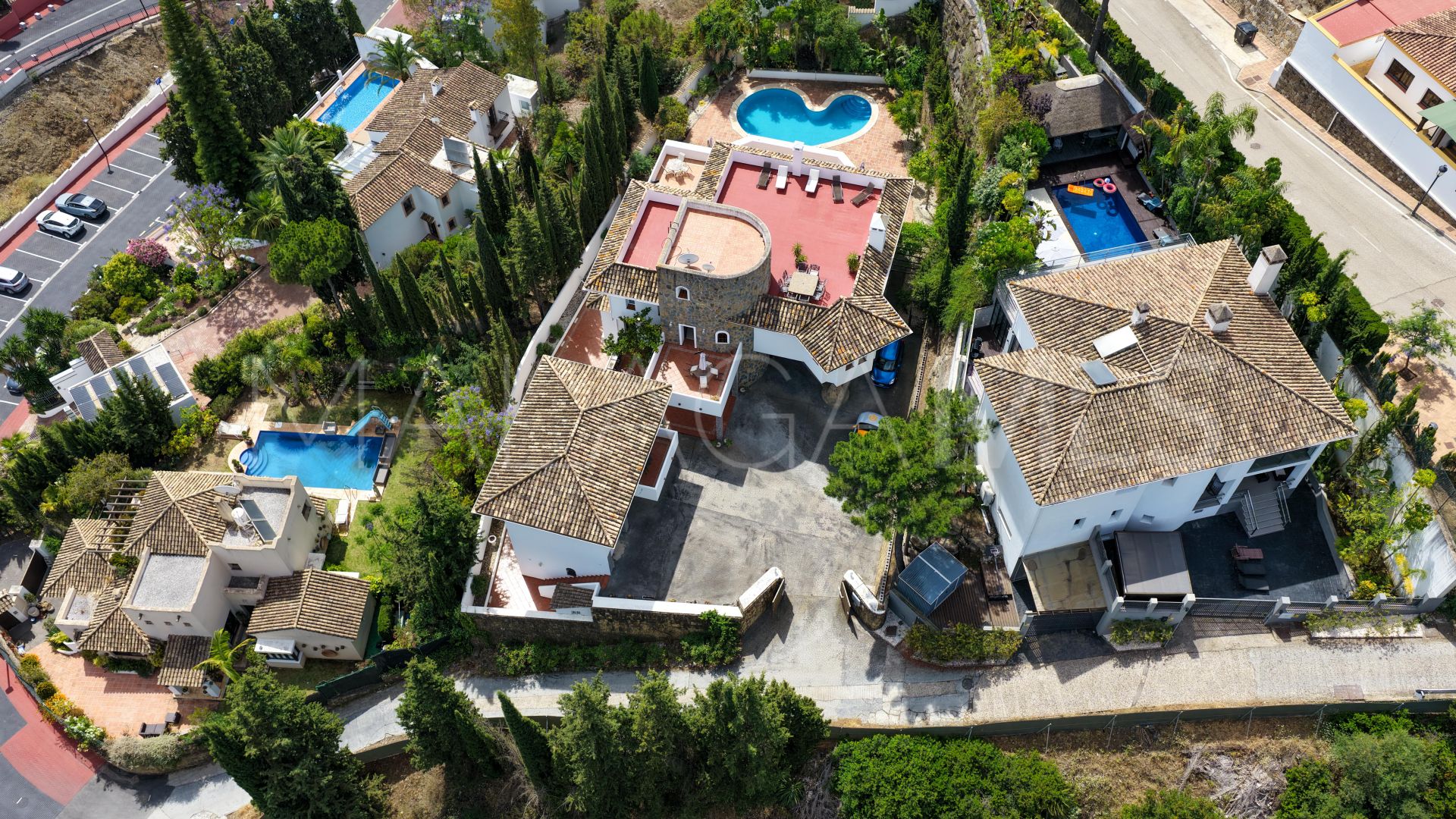 Villa for sale in Benahavis